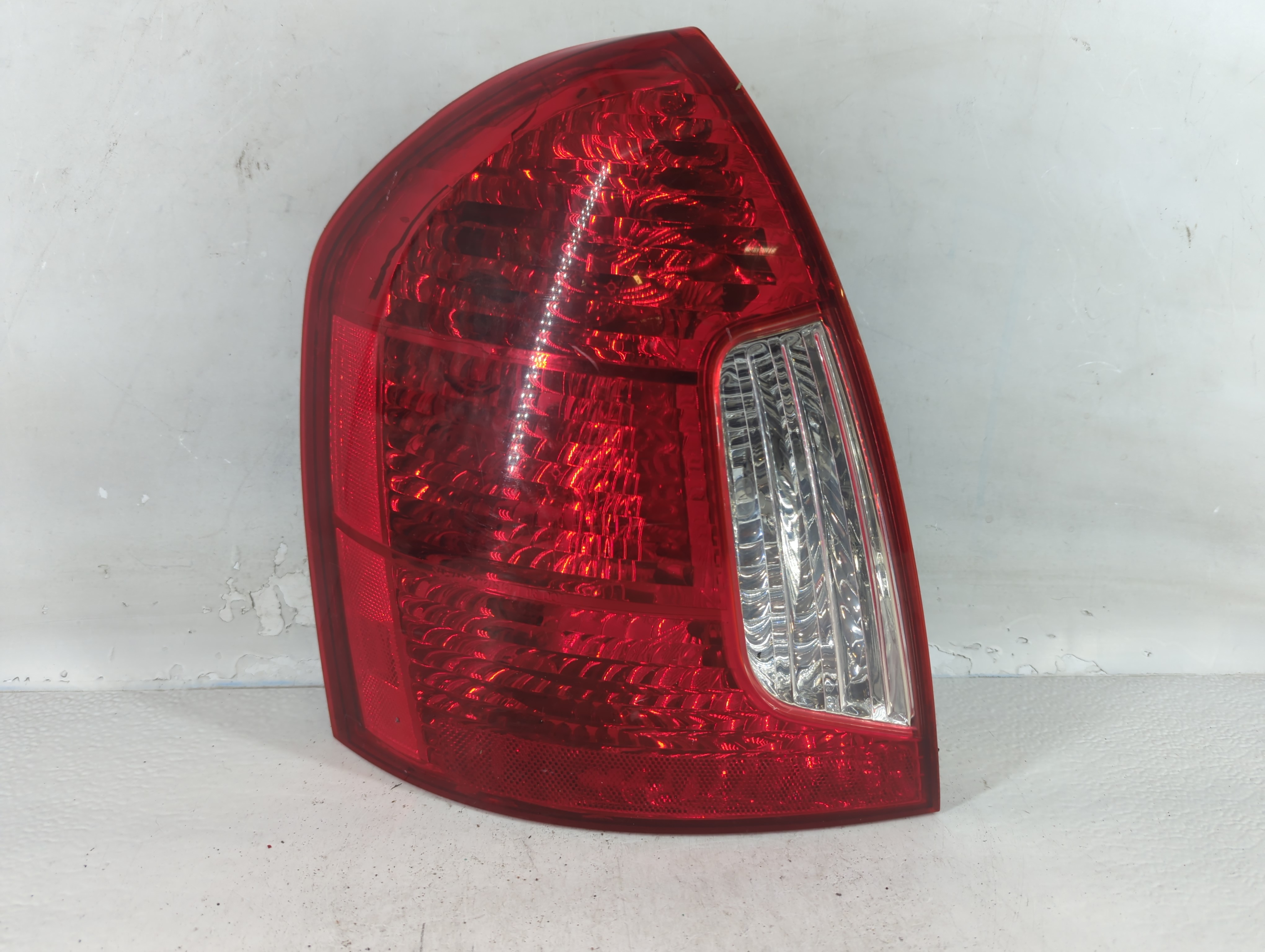 Picture of 2006-2011 Hyundai Accent Driver Left Side Tail Light Taillight Oem 837287