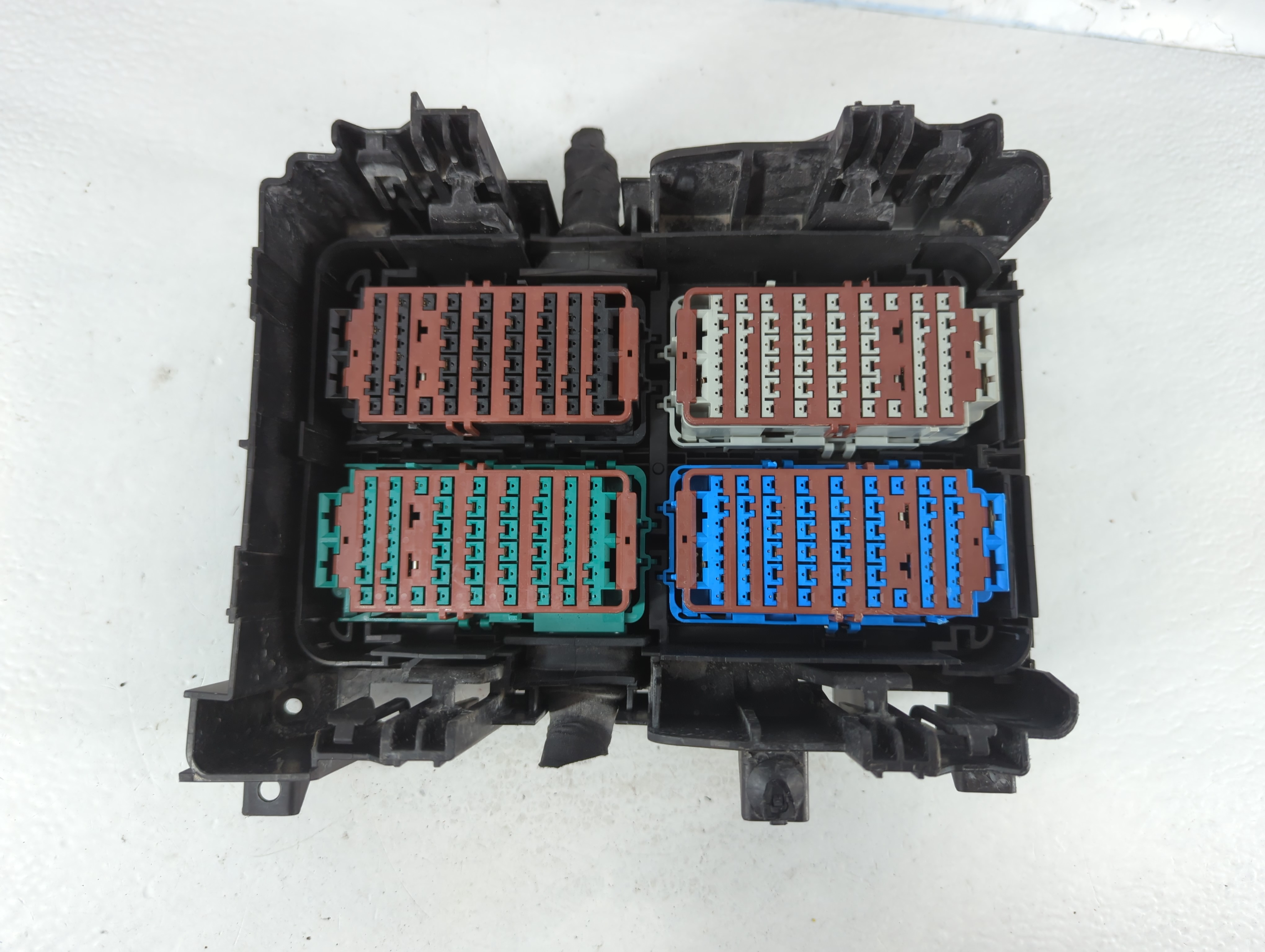 2021-2022 Buick Envision Fusebox Fuse Box Relay Module 84137411 837331 - Oemusedautoparts1.com