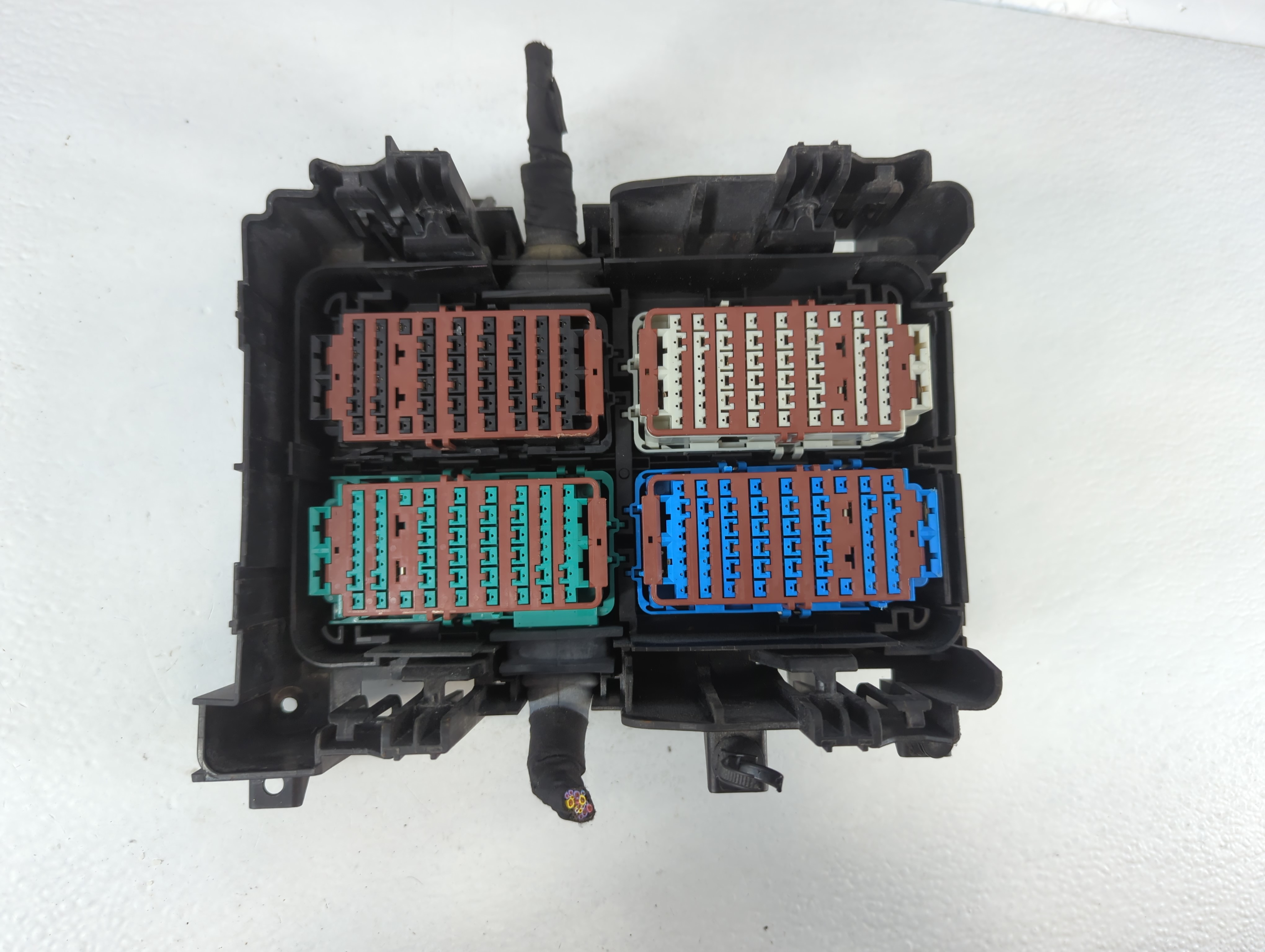 2021-2022 Buick Envision Fusebox Fuse Box Relay Module 84137411 837392 - Oemusedautoparts1.com