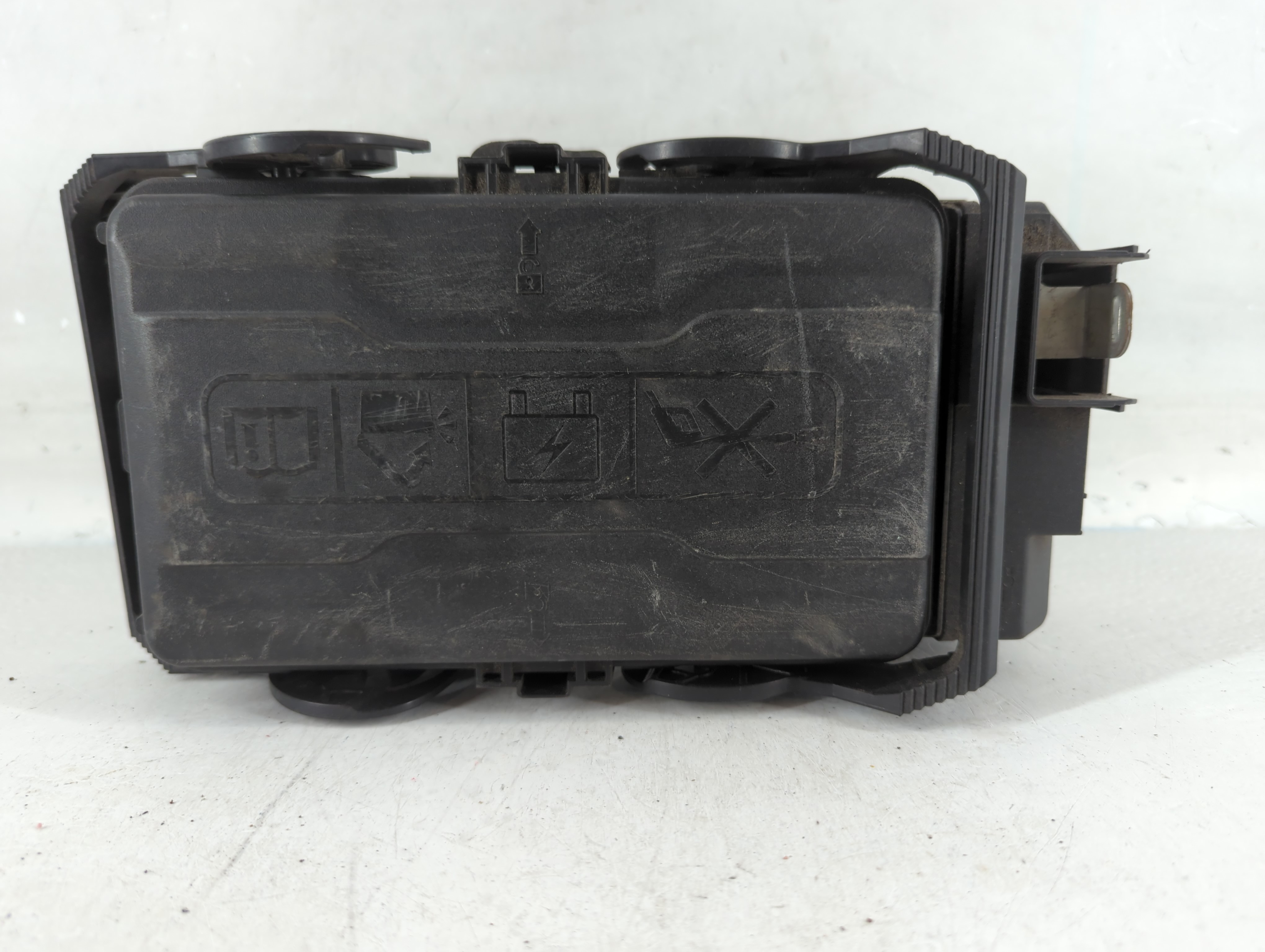 2018-2019 Chevrolet Malibu Fusebox Fuse Box Relay Module 84181107_03 837405 - Oemusedautoparts1.com