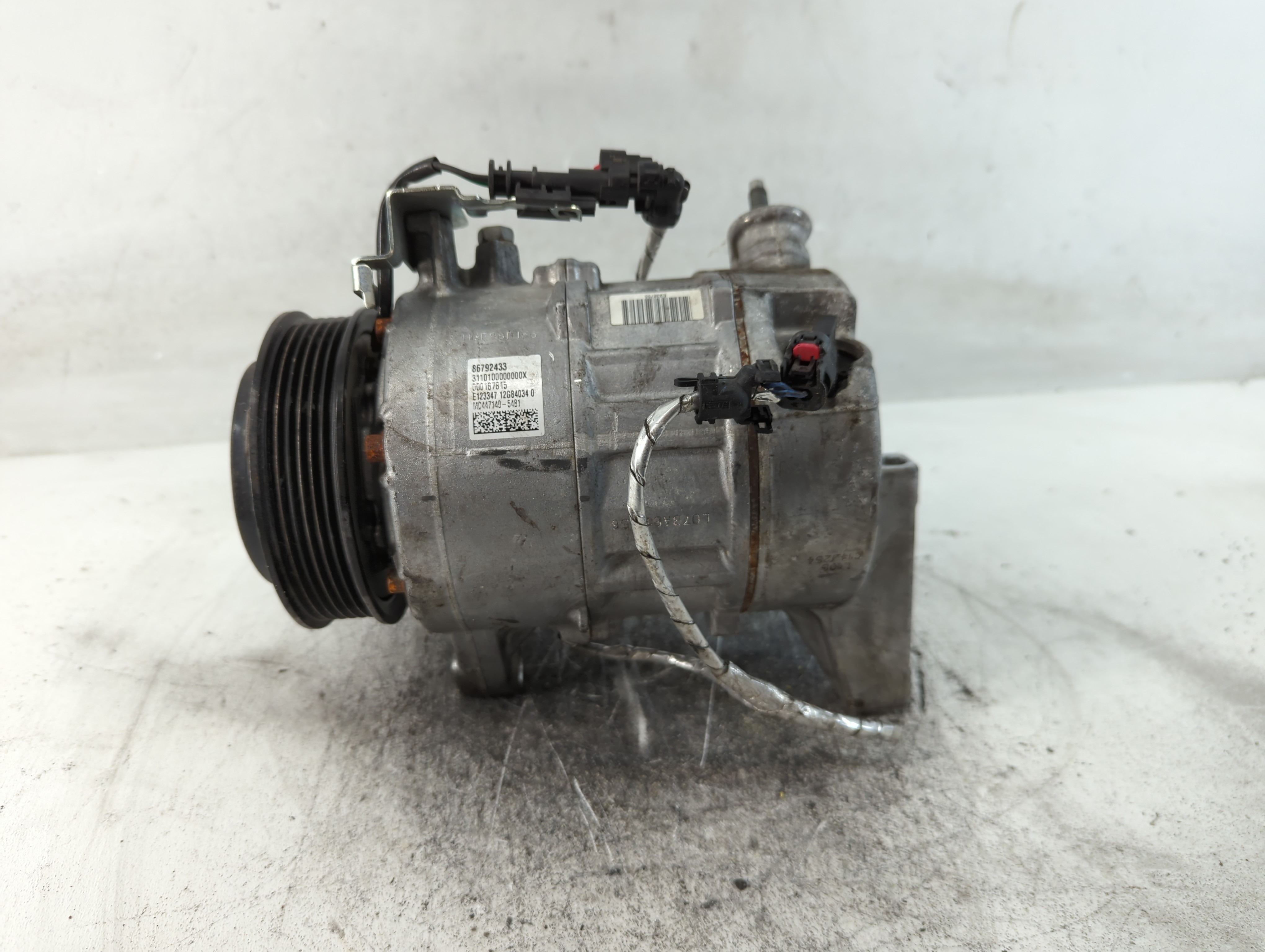 Picture of 2018-2020 Buick Enclave Alternator Generator Charging Assembly Engine Oem 837621