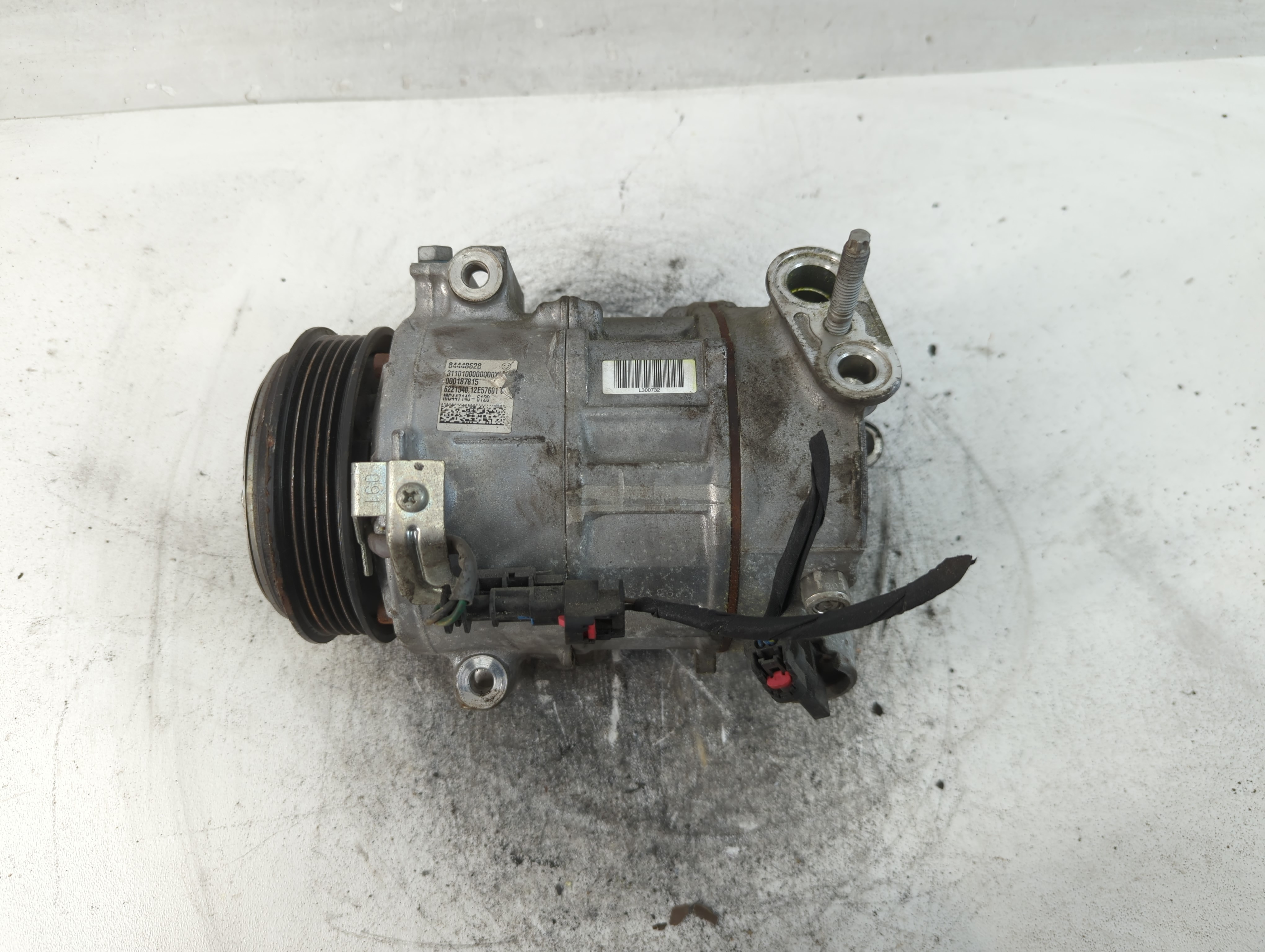 Picture of Gmc Sierra 1500 Alternator Generator Charging Assembly Engine Oem 837651
