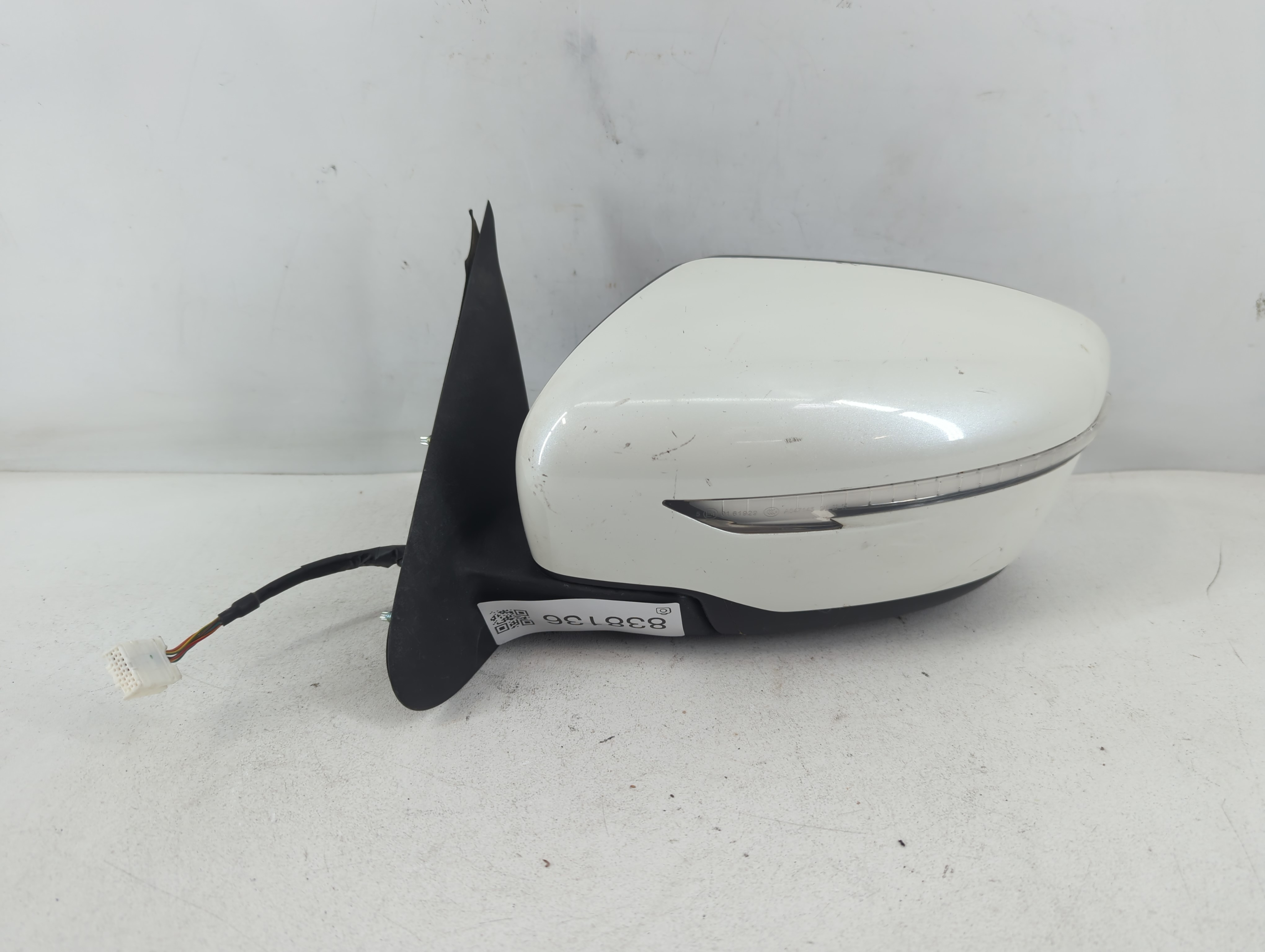 2015-2017 Nissan Juke Driver Left Side View Power Door Mirror White 838136 - Oemusedautoparts1.com