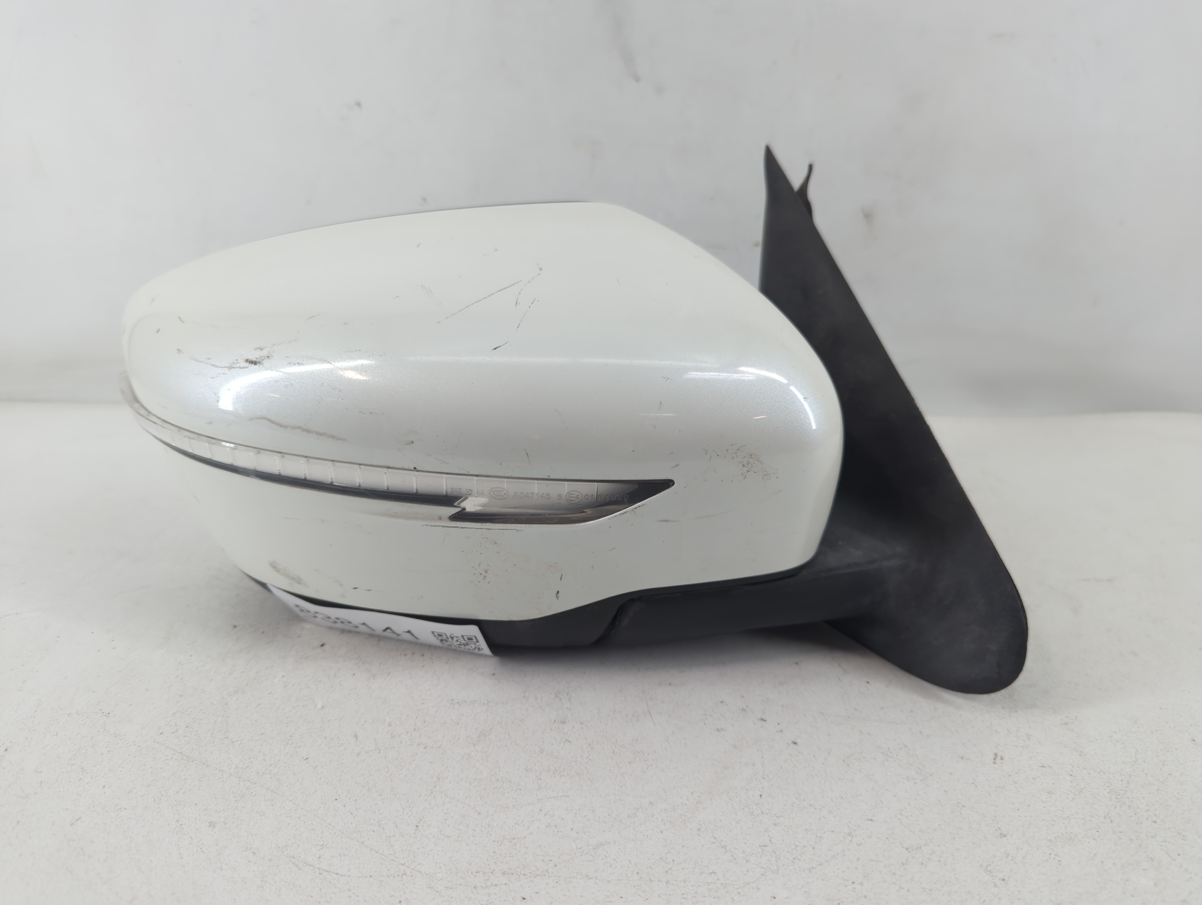 2015-2017 Nissan Juke Passenger Right Side View Power Door Mirror White 838141 - Oemusedautoparts1.com