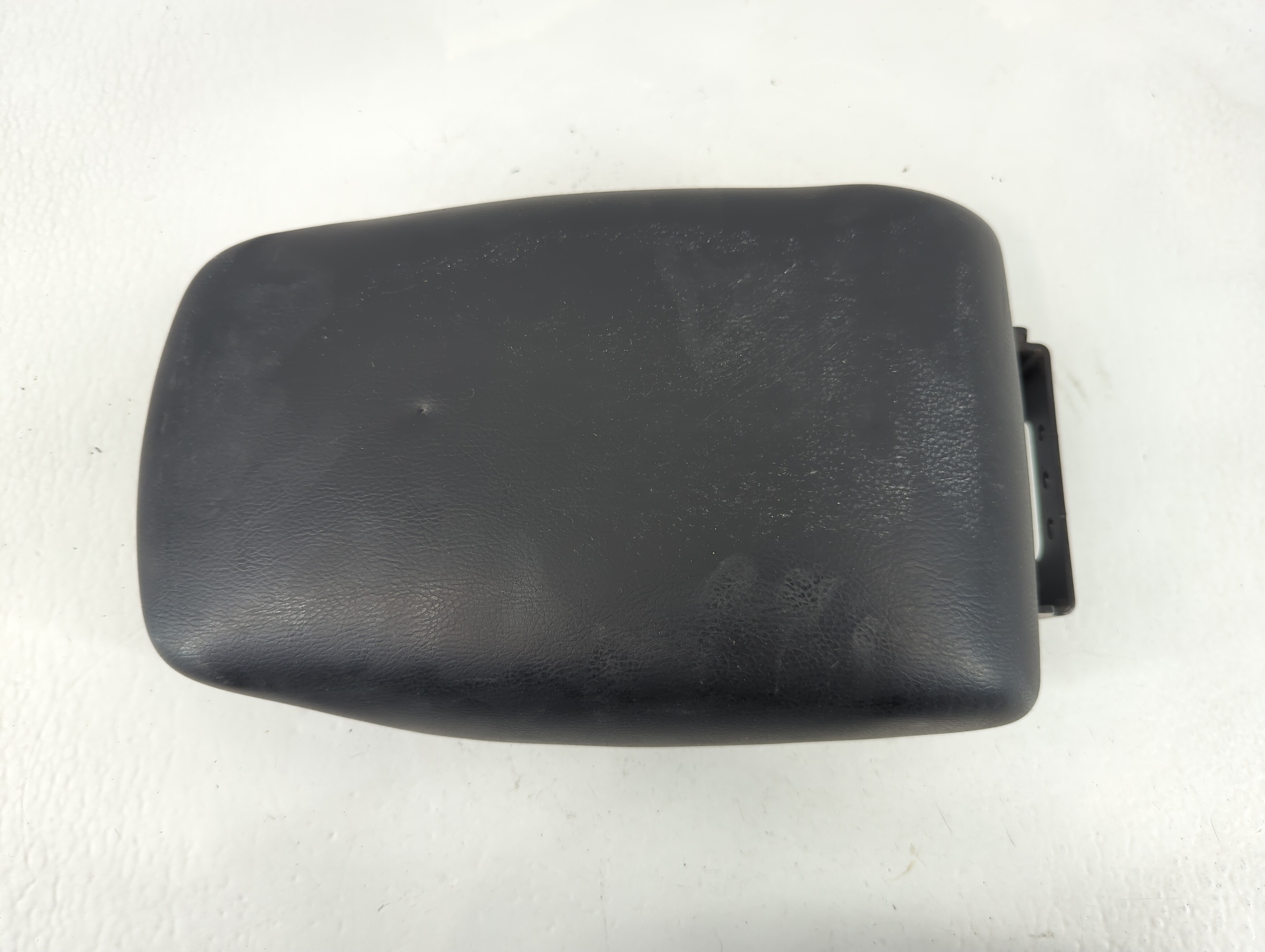 2014 Nissan Sentra Center Console Armrest Cover Lid Black 838145 - Oemusedautoparts1.com