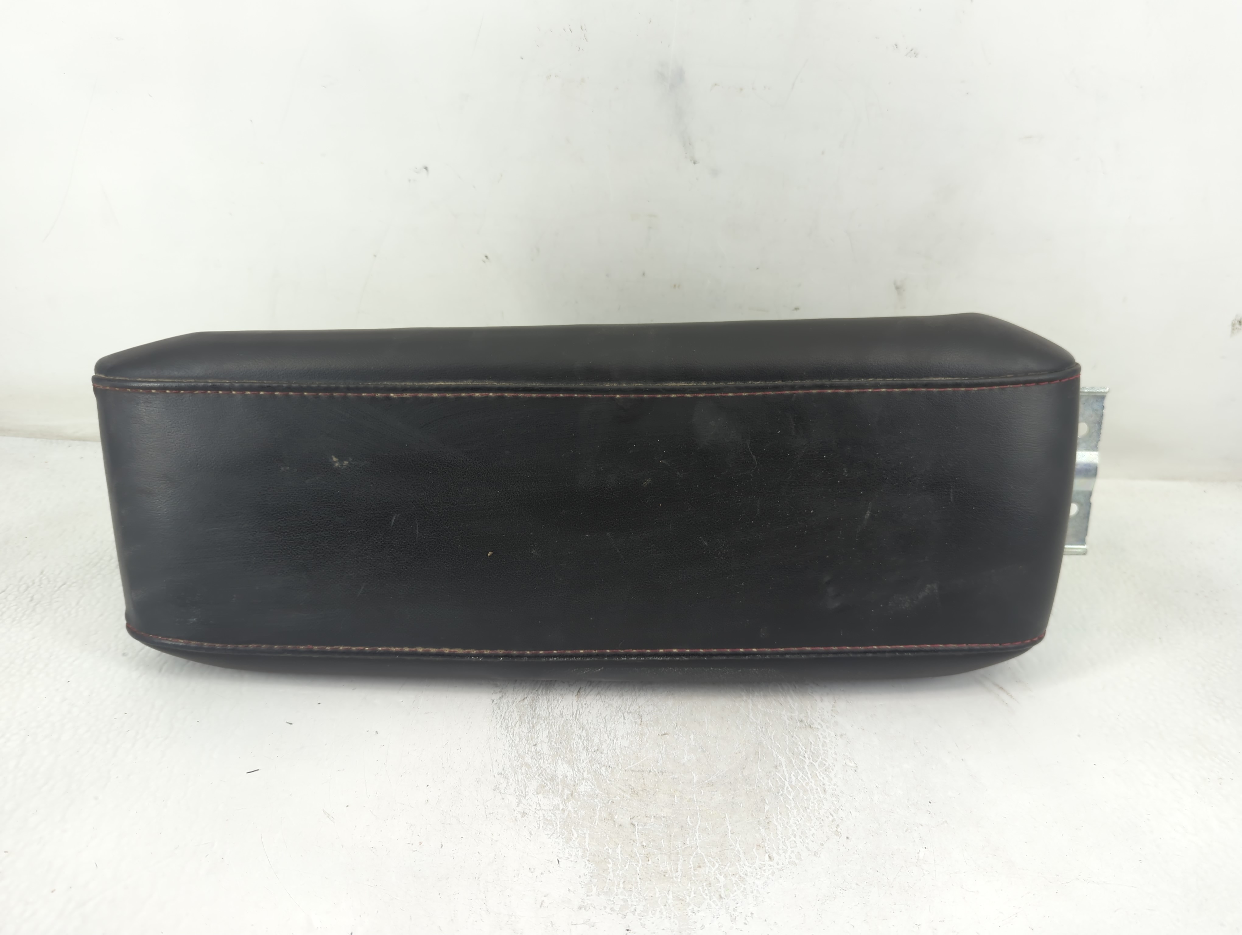 2010 Chevrolet Equinox Center Console Armrest Cover Lid Black 838182 - Oemusedautoparts1.com