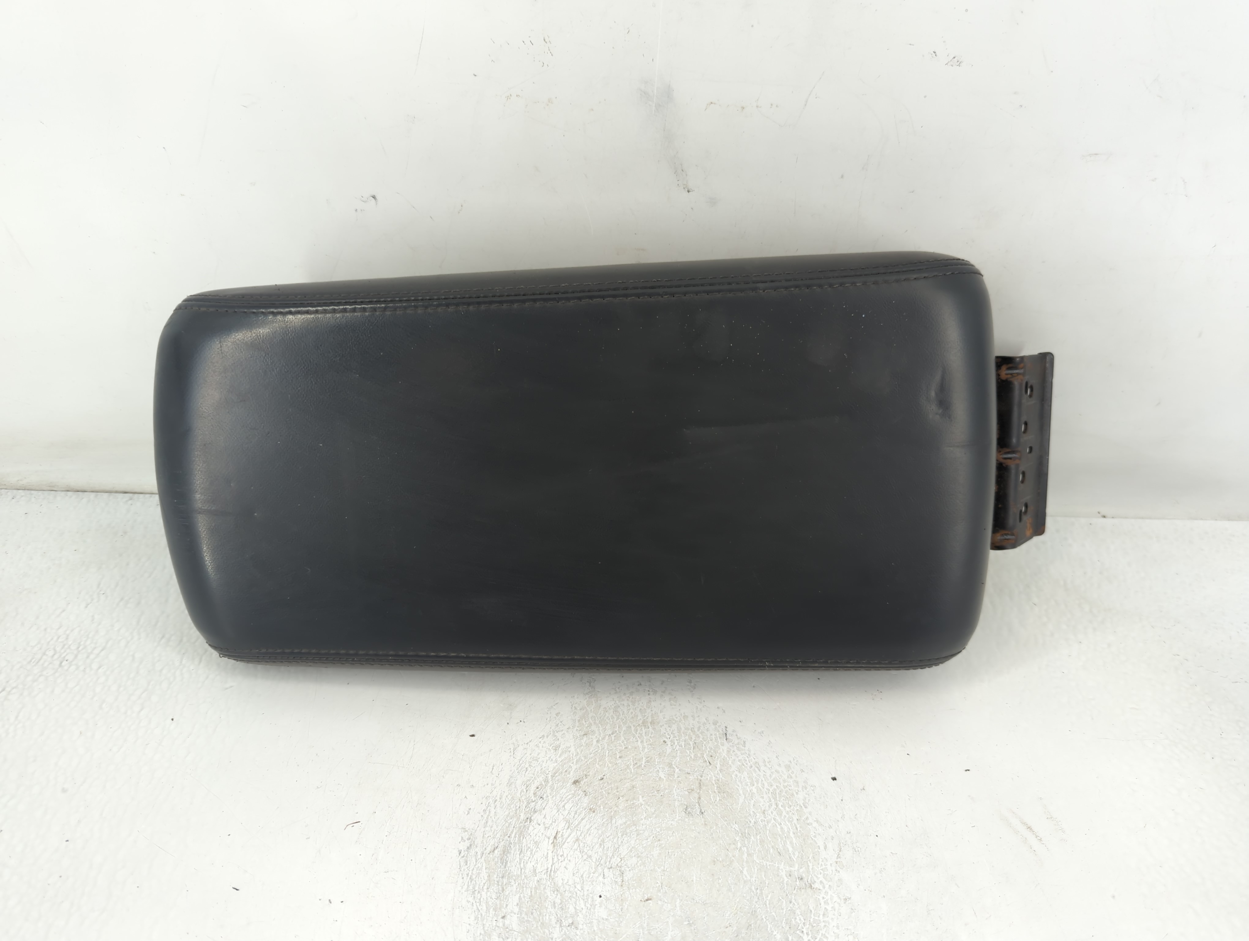 Picture of 2008 Dodge Charger Center Console Armrest Cover Lid 838198