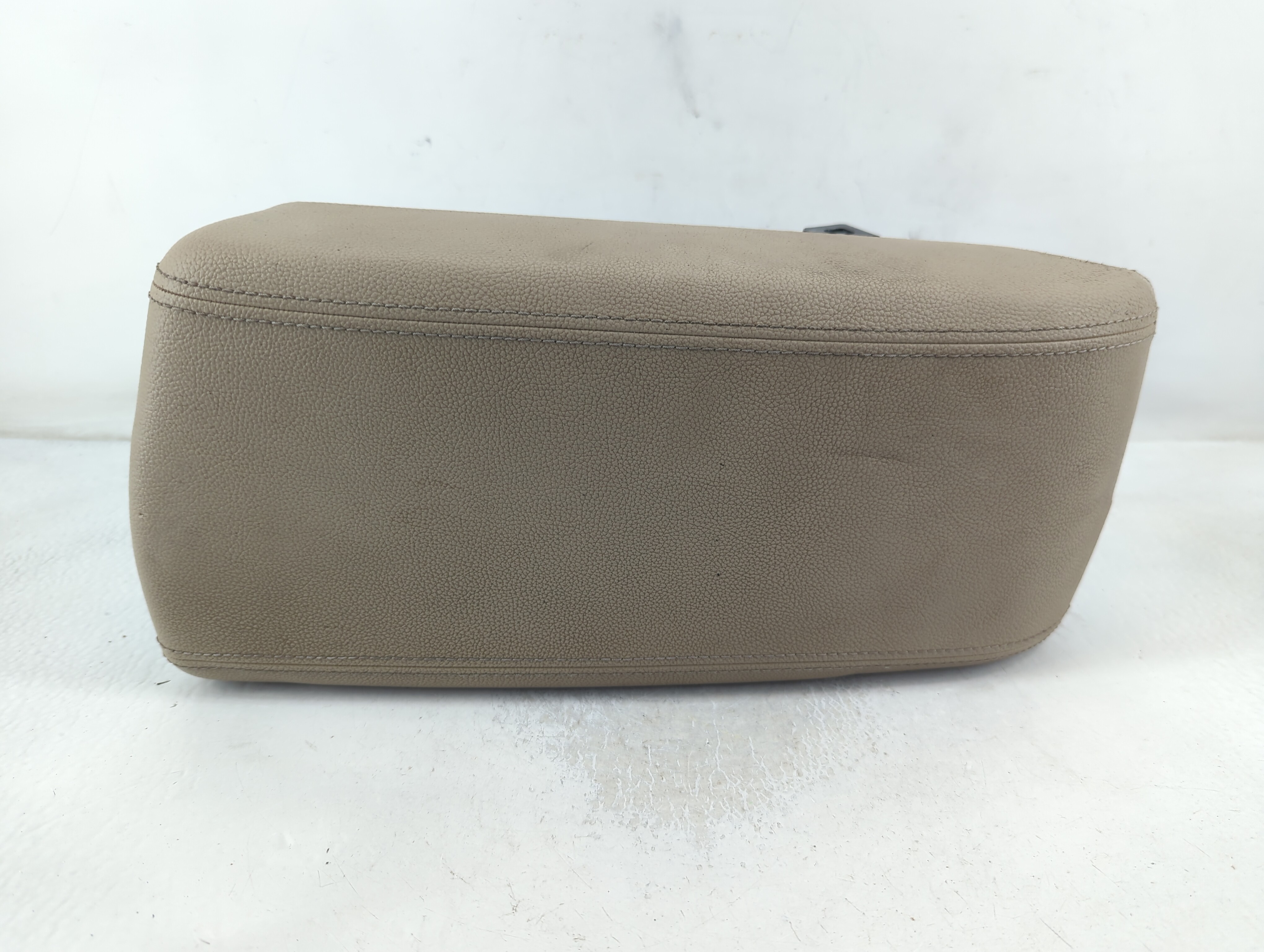 2019 Hyundai Sonata Center Console Armrest Cover Lid Beige 838206 - Oemusedautoparts1.com