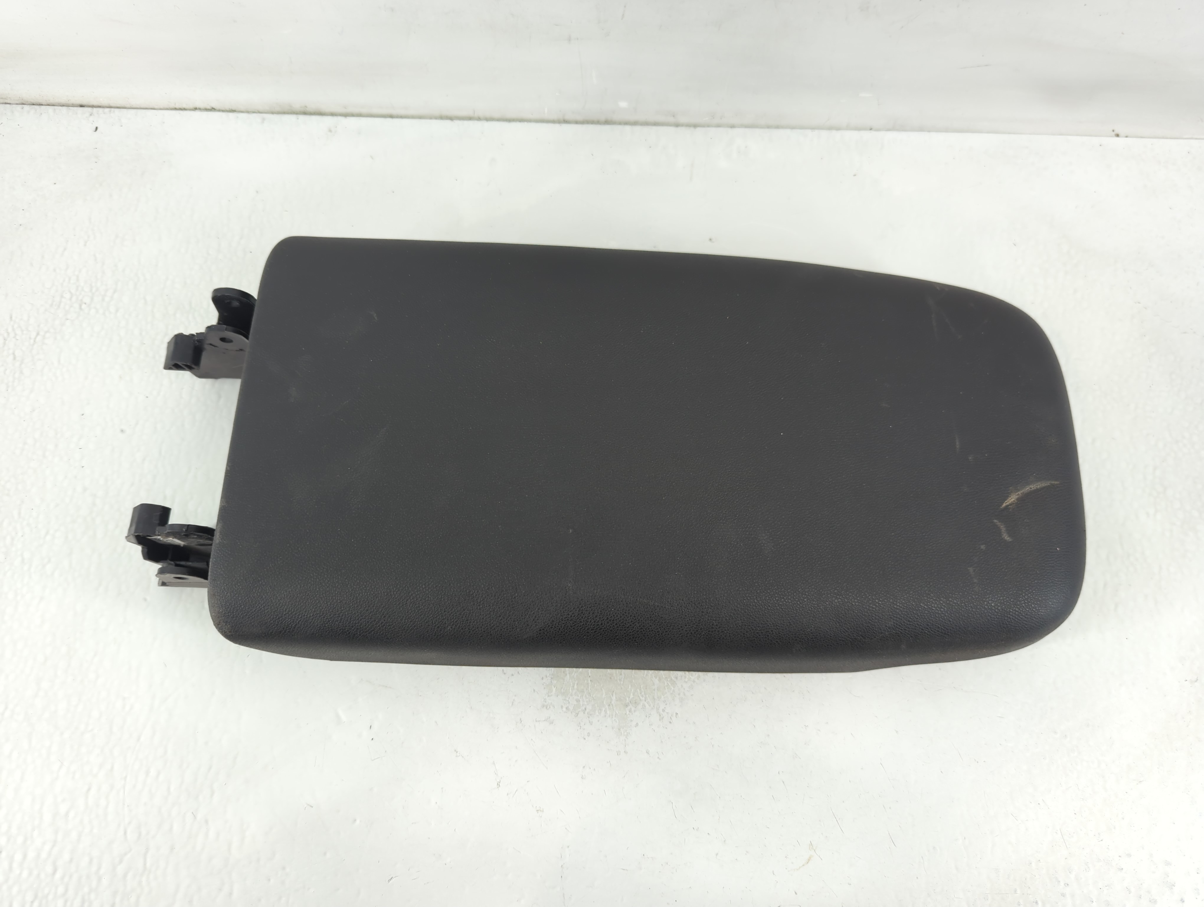2019 Chevrolet Equinox Center Console Armrest Cover Lid Black 838231 - Oemusedautoparts1.com