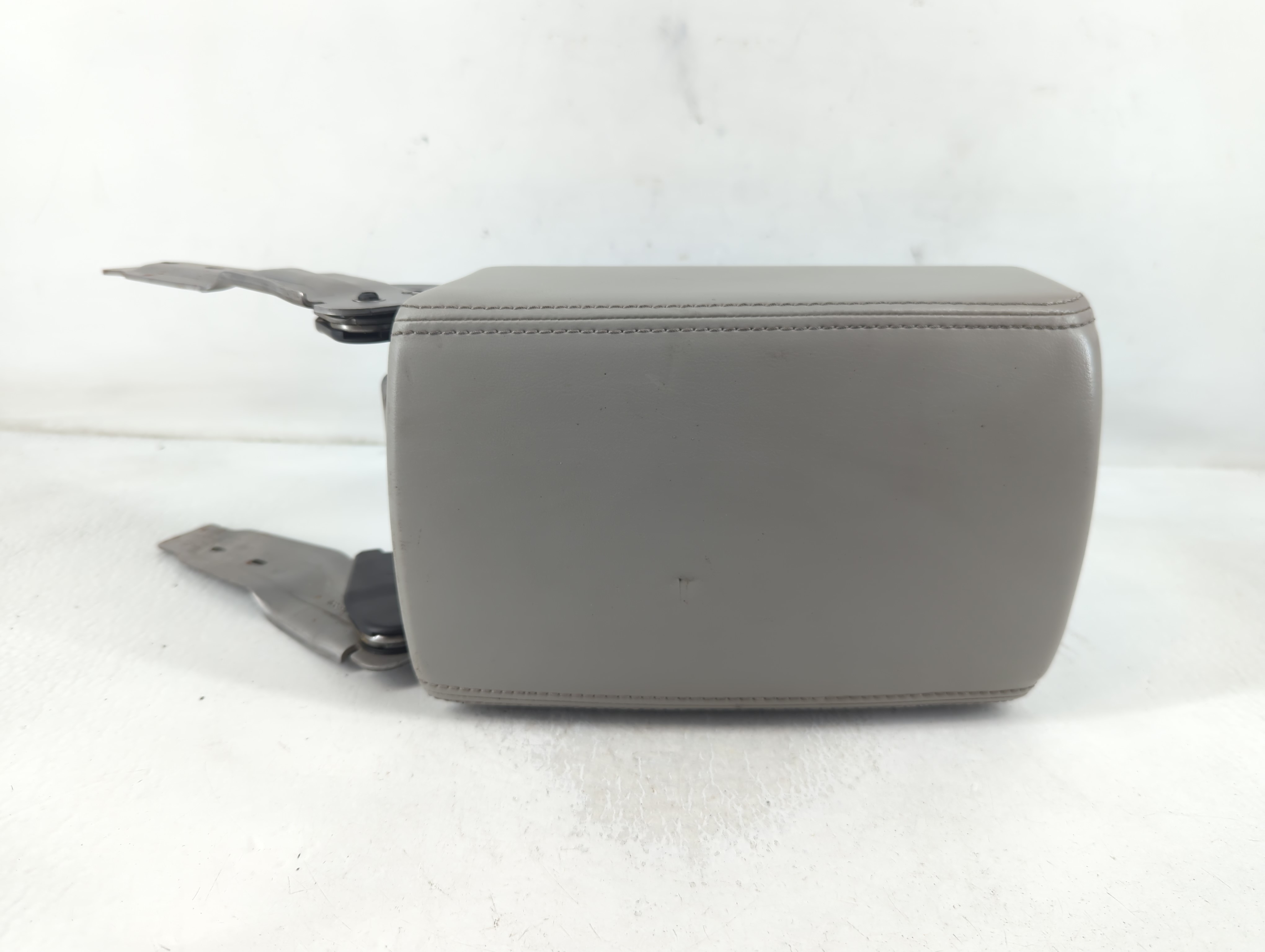 2010 Buick Lacrosse Center Console Armrest Cover Lid Grey 838239 - Oemusedautoparts1.com
