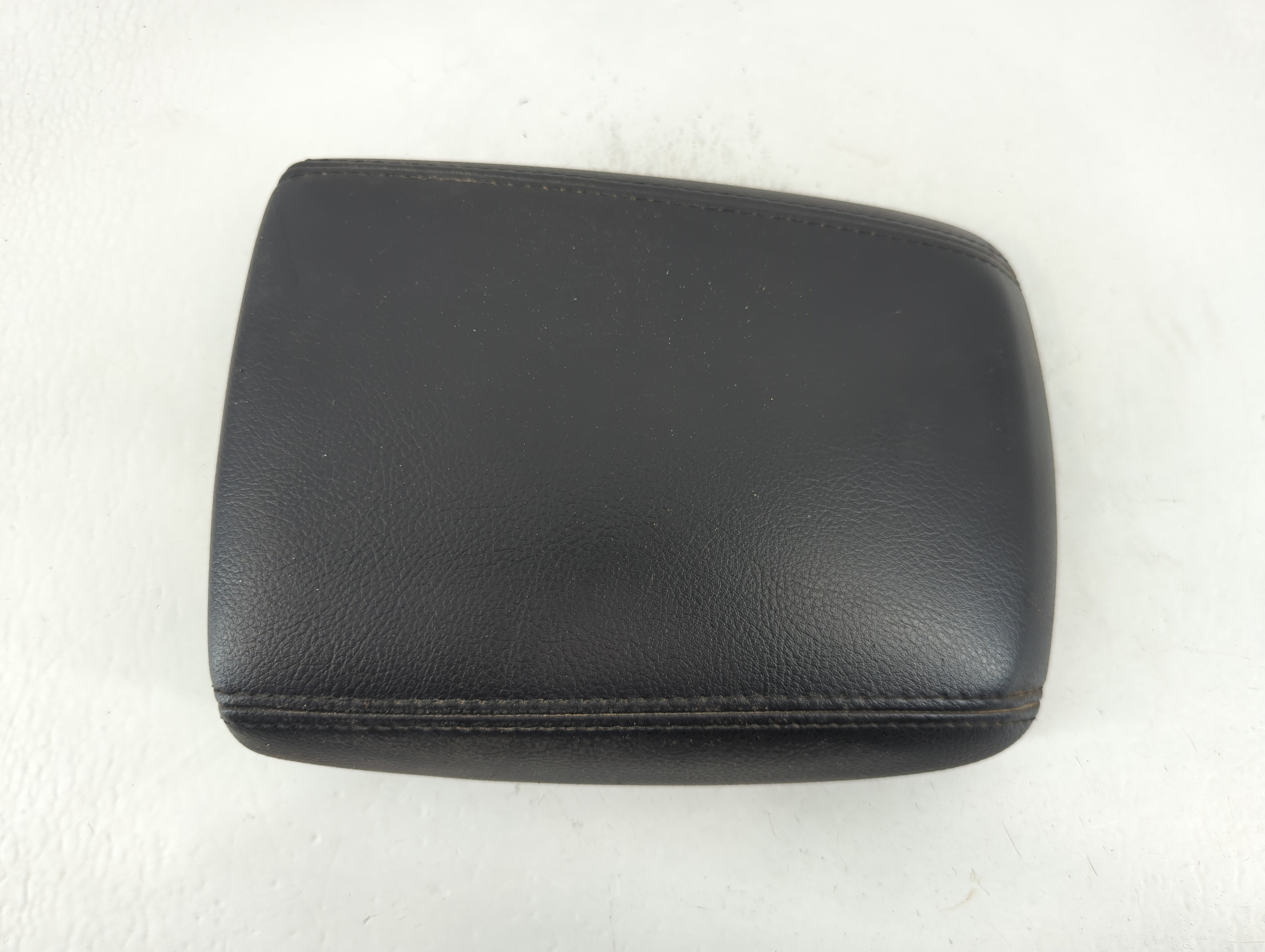 2015-2018 Ford Focus Center Console Armrest Cover Lid Black 838240 - Oemusedautoparts1.com