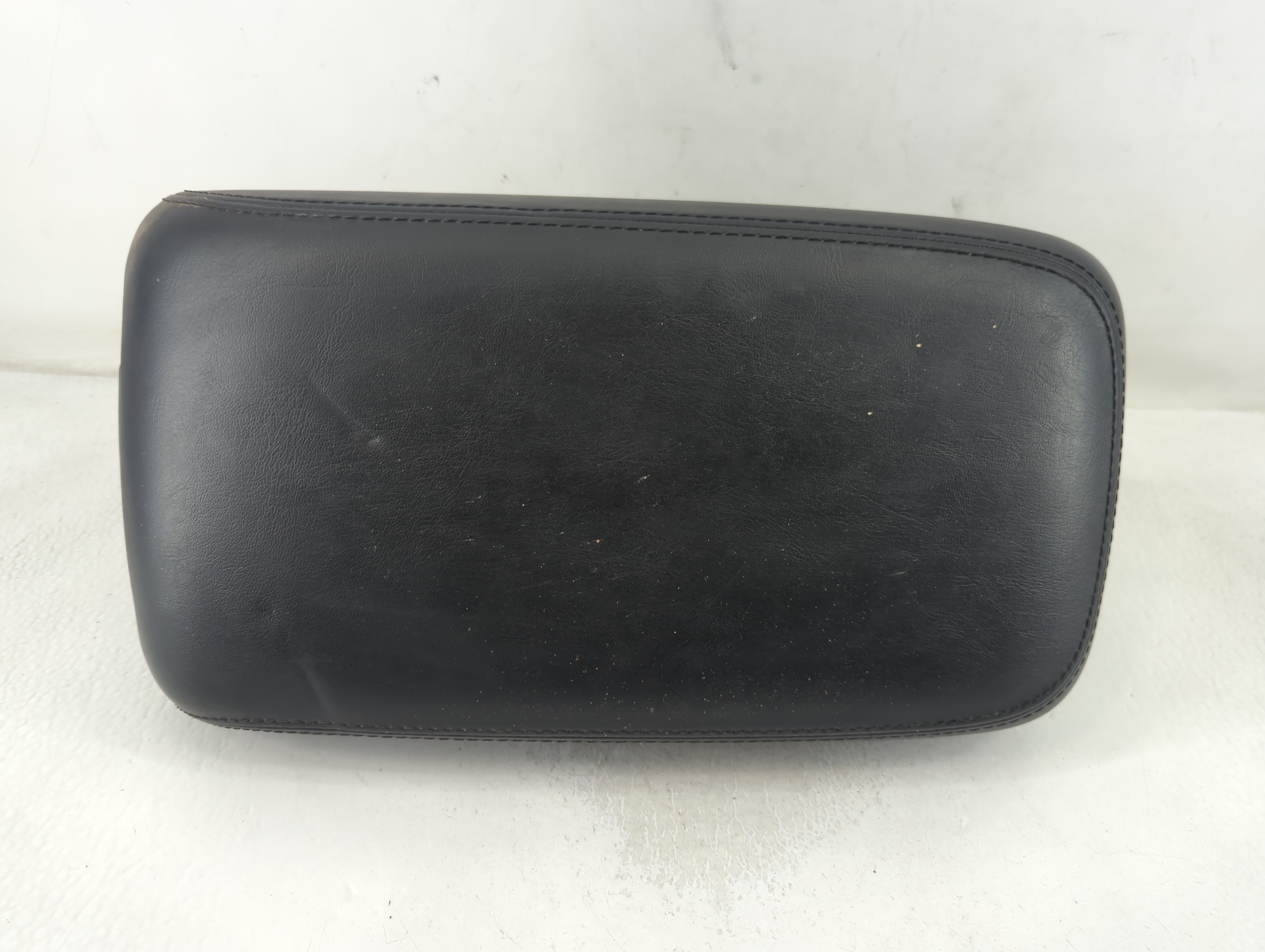 2020 Chrysler 300 Center Console Armrest Cover Lid Black 838243 - Oemusedautoparts1.com