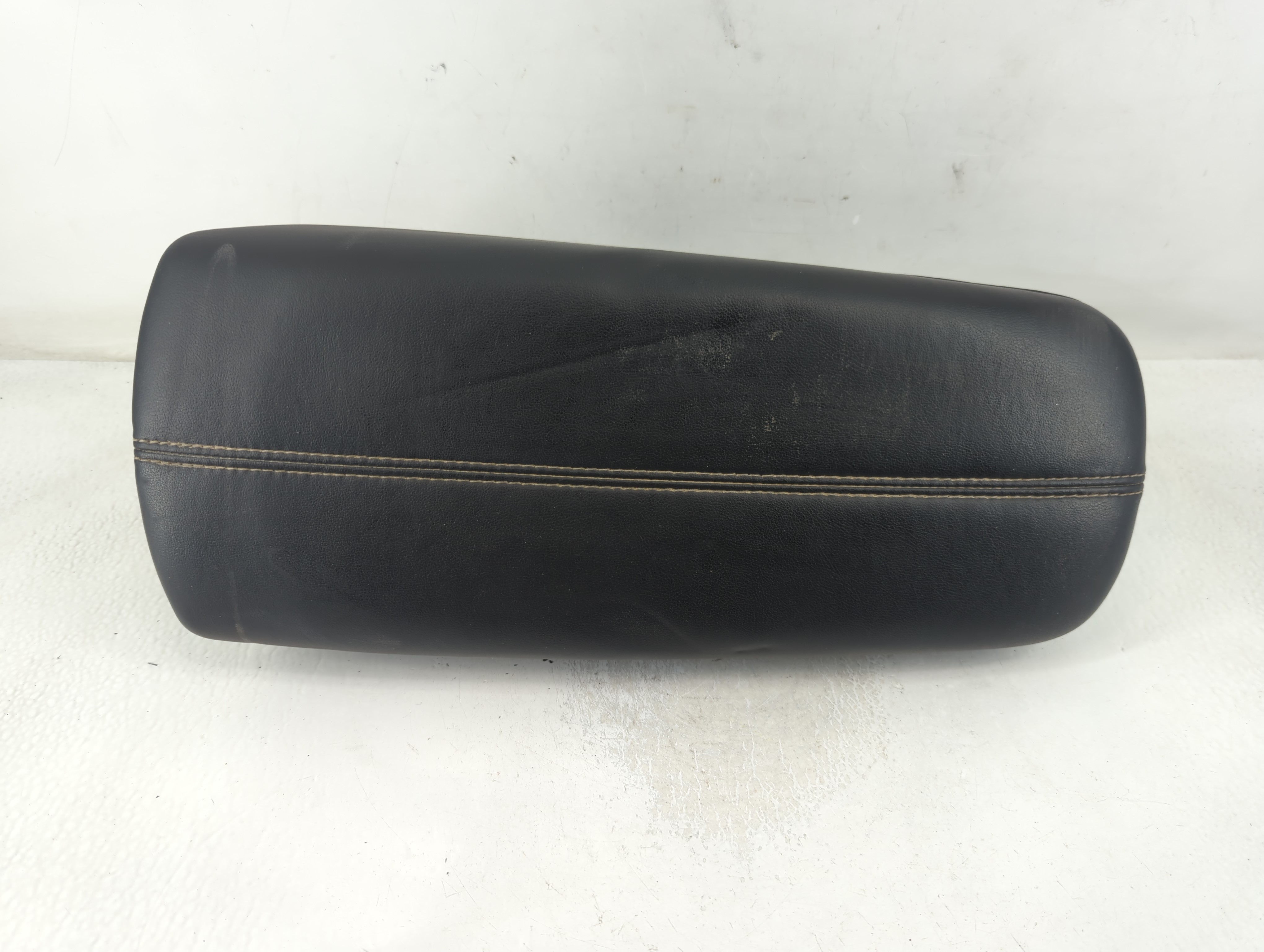 2018 Cadillac Xts Center Console Armrest Cover Lid Black 838270 - Oemusedautoparts1.com