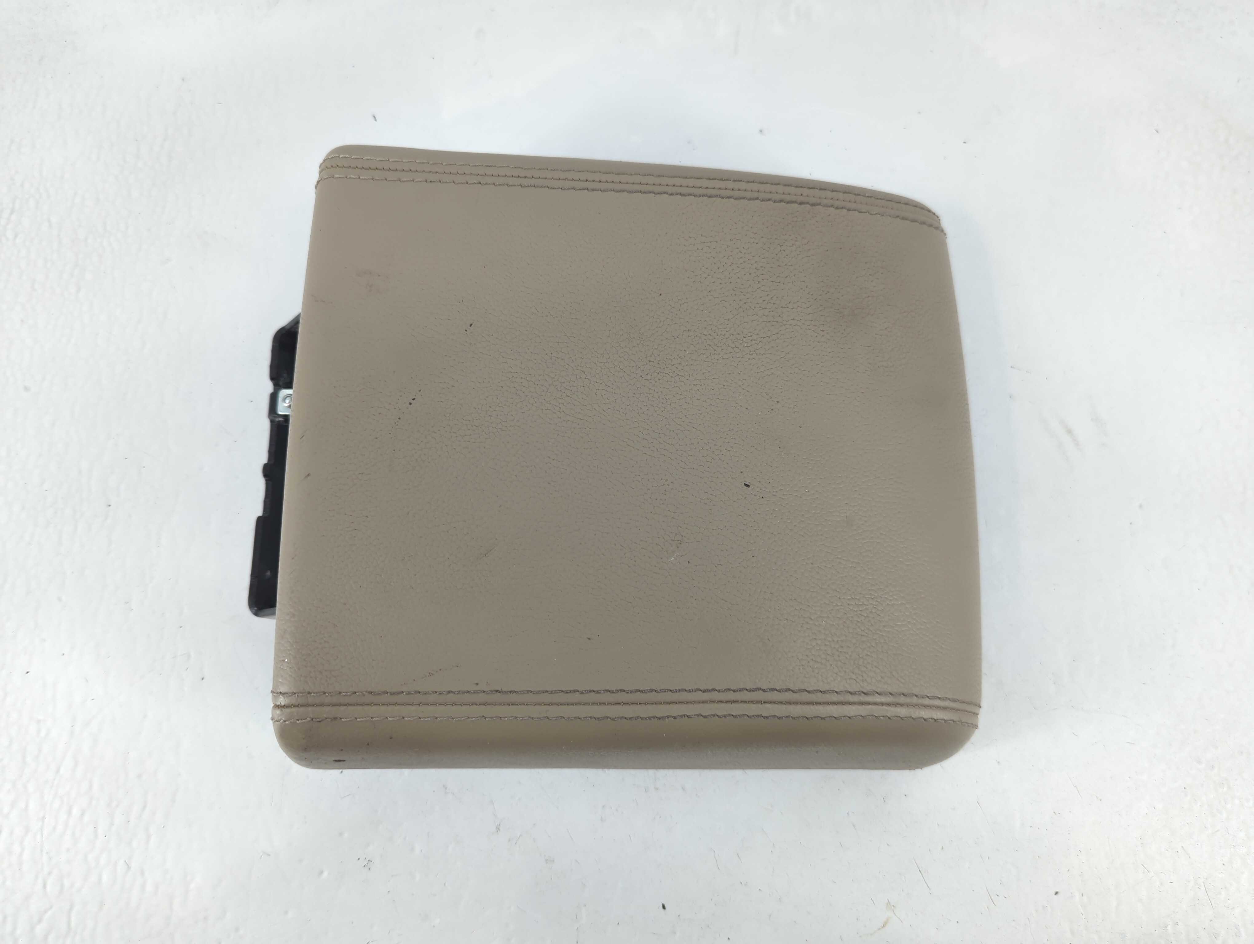 2015 Land Rover Range Rover Evoque Center Console Armrest Cover Lid Beige 838273 - Oemusedautoparts1.com