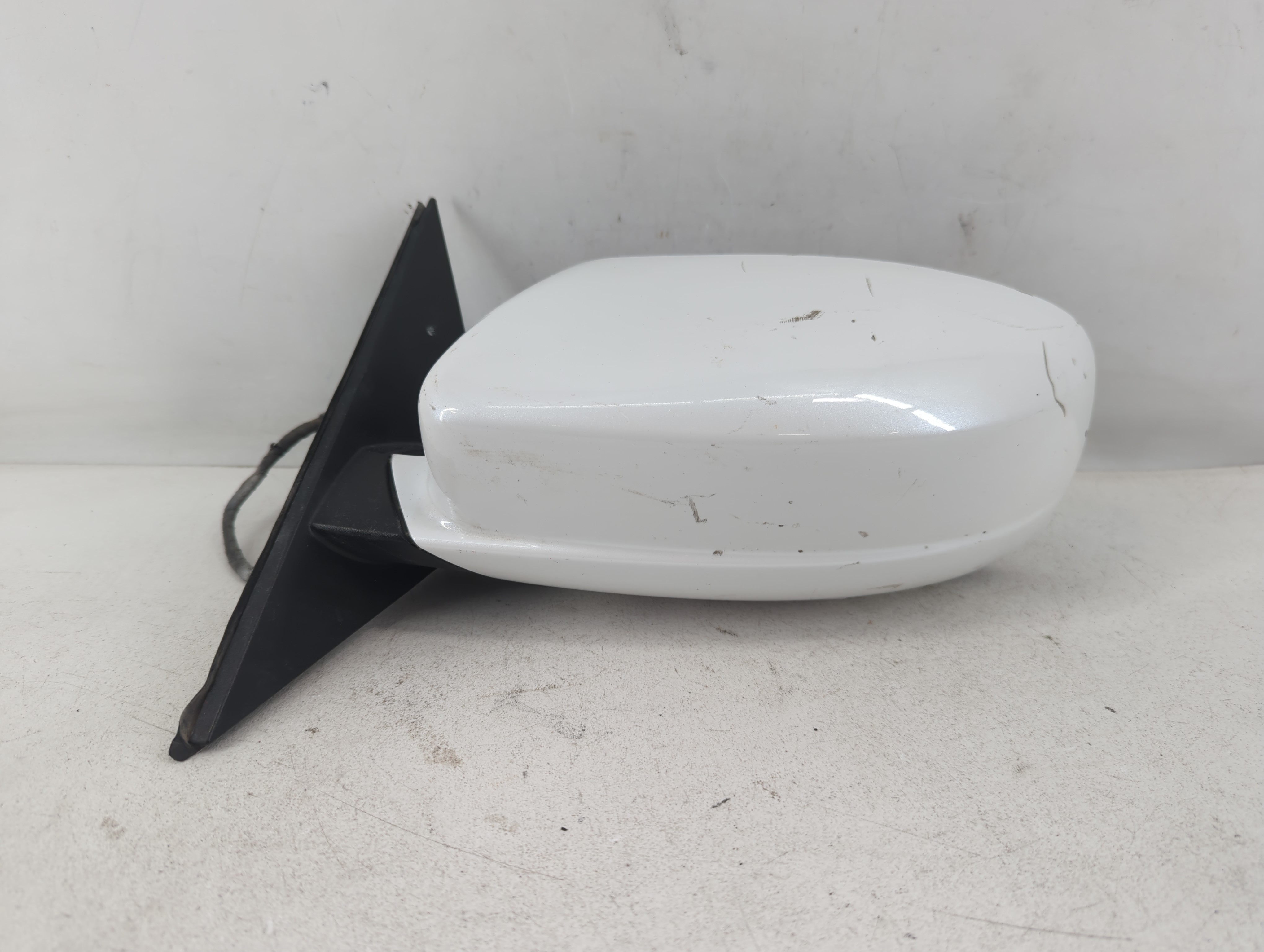 2011-2014 Chrysler 300 Driver Left Side View Power Door Mirror White 838293 - Oemusedautoparts1.com