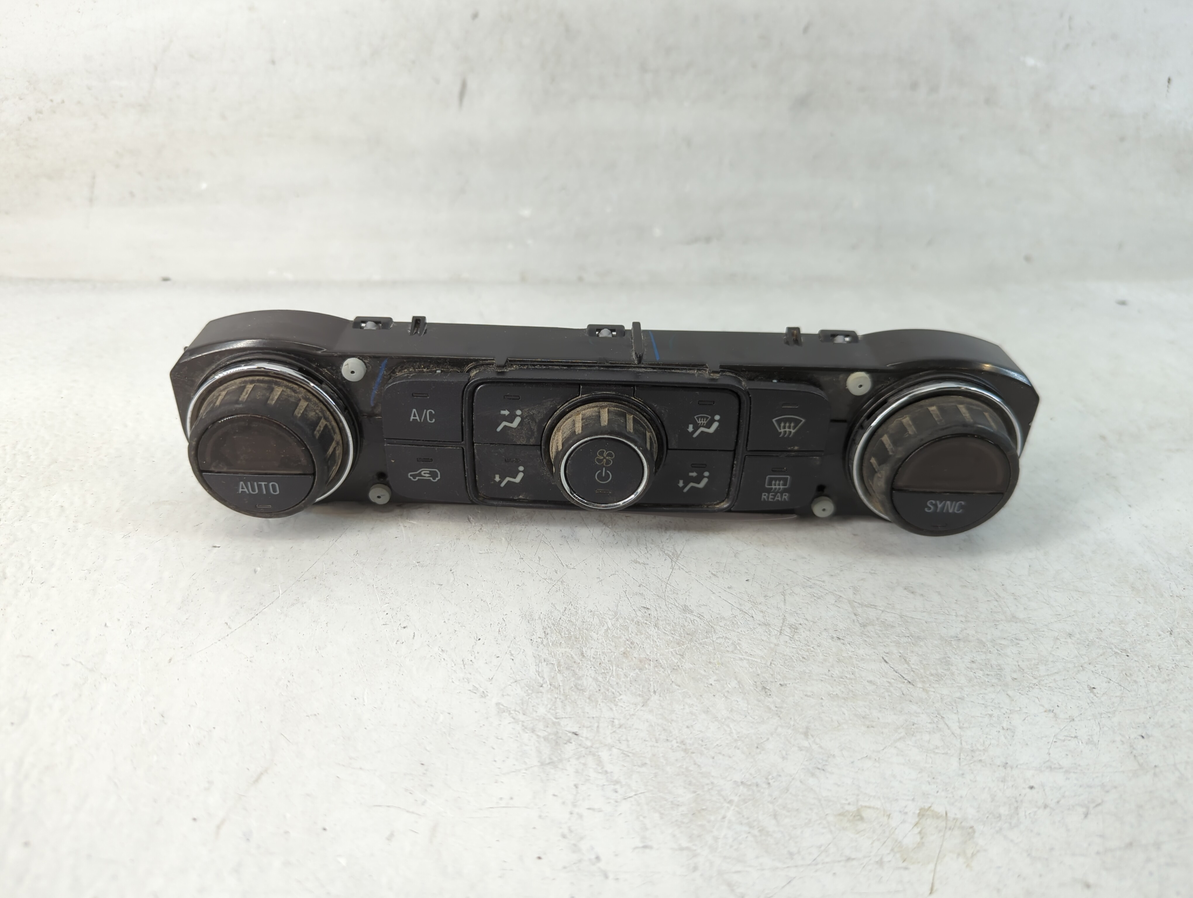 2014-2019 Chevrolet Silverado 1500 Ac Heater Climate Control 23486614 838562 - Oemusedautoparts1.com