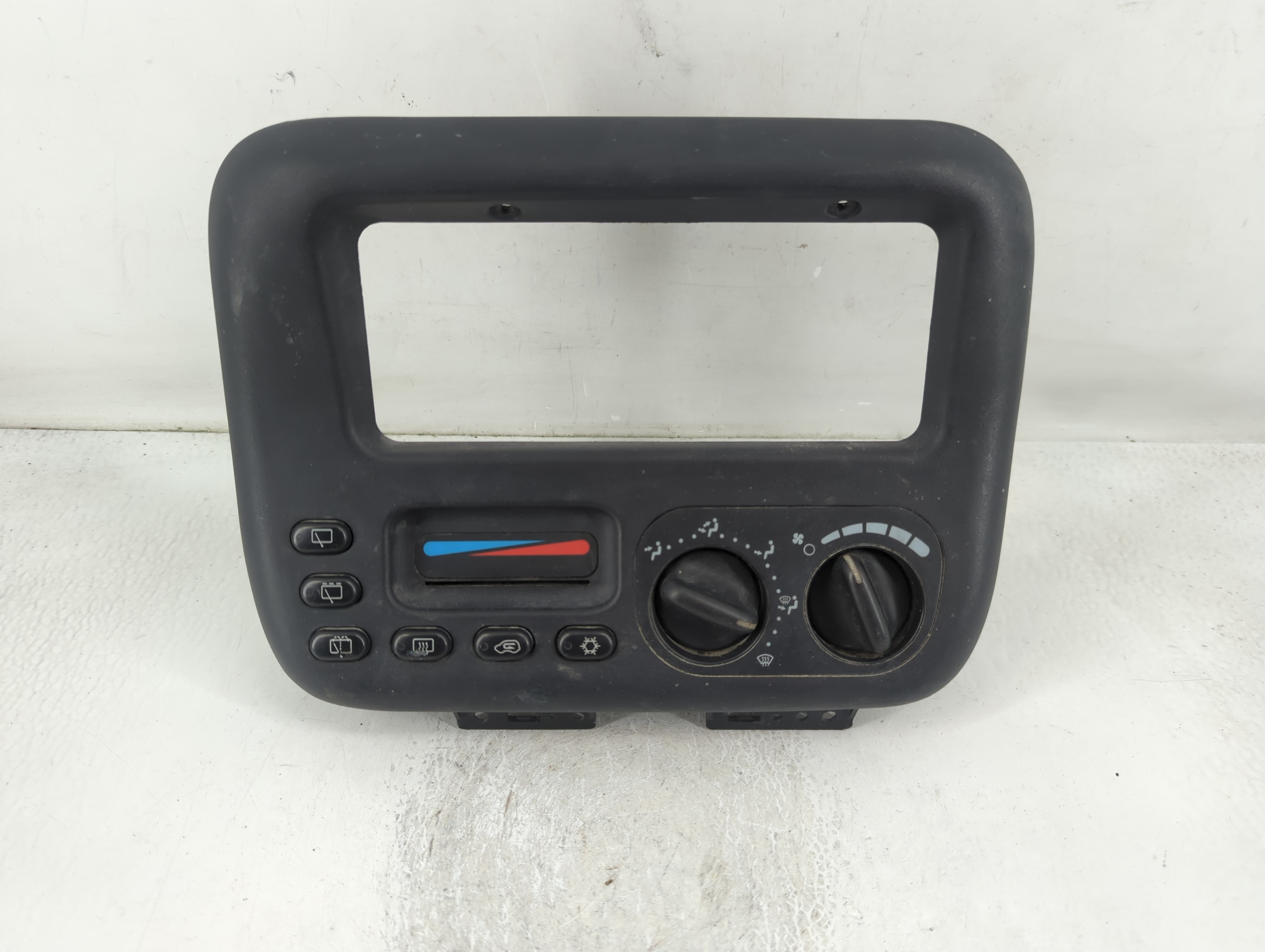 2001-2002 Chrysler Voyager Ac Heater Climate Control P04677915ab 838567 - Oemusedautoparts1.com