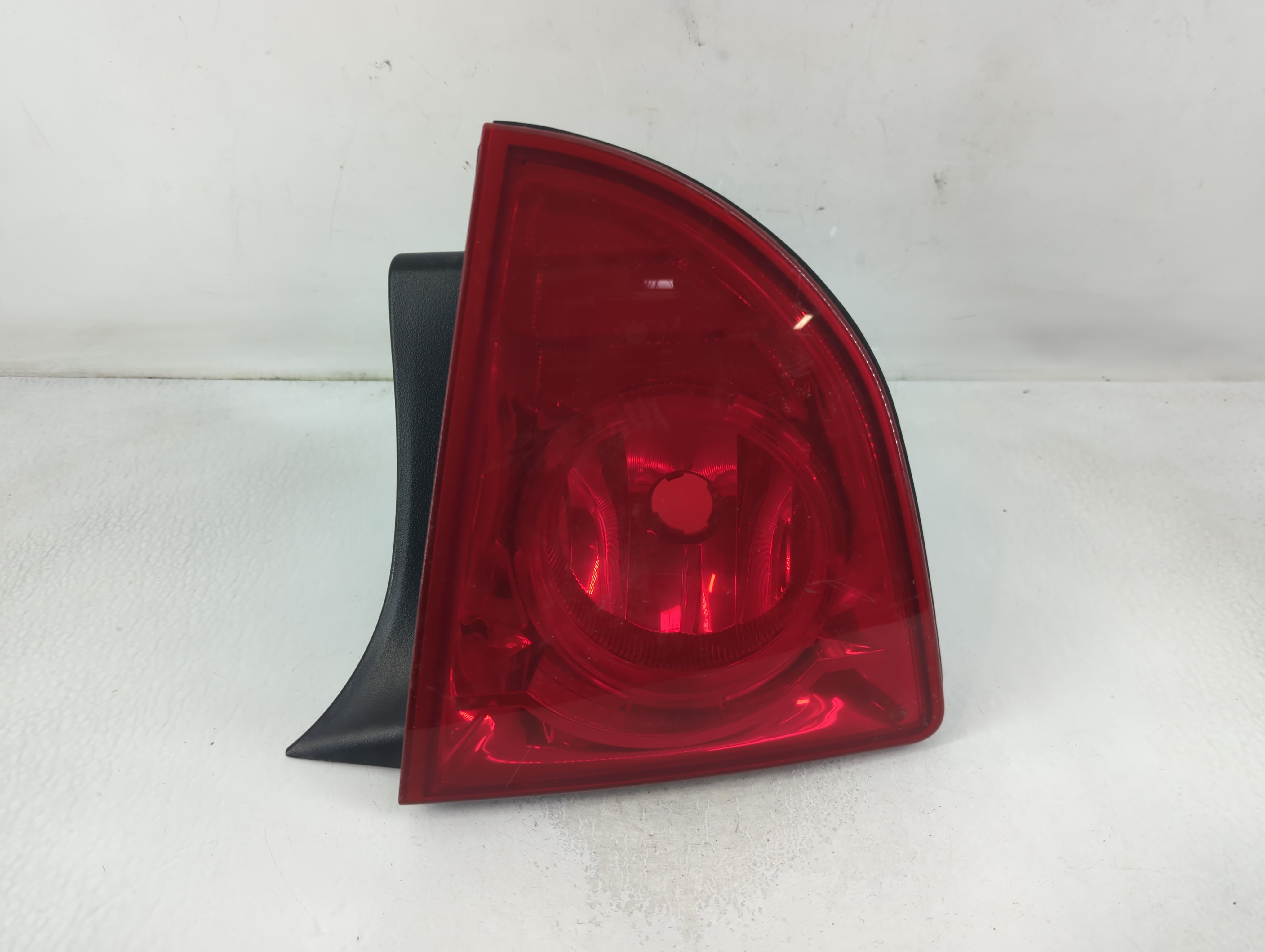 Picture of 2008-2012 Chevrolet Malibu Passenger Right Side Tail Light Taillight Oem 838582