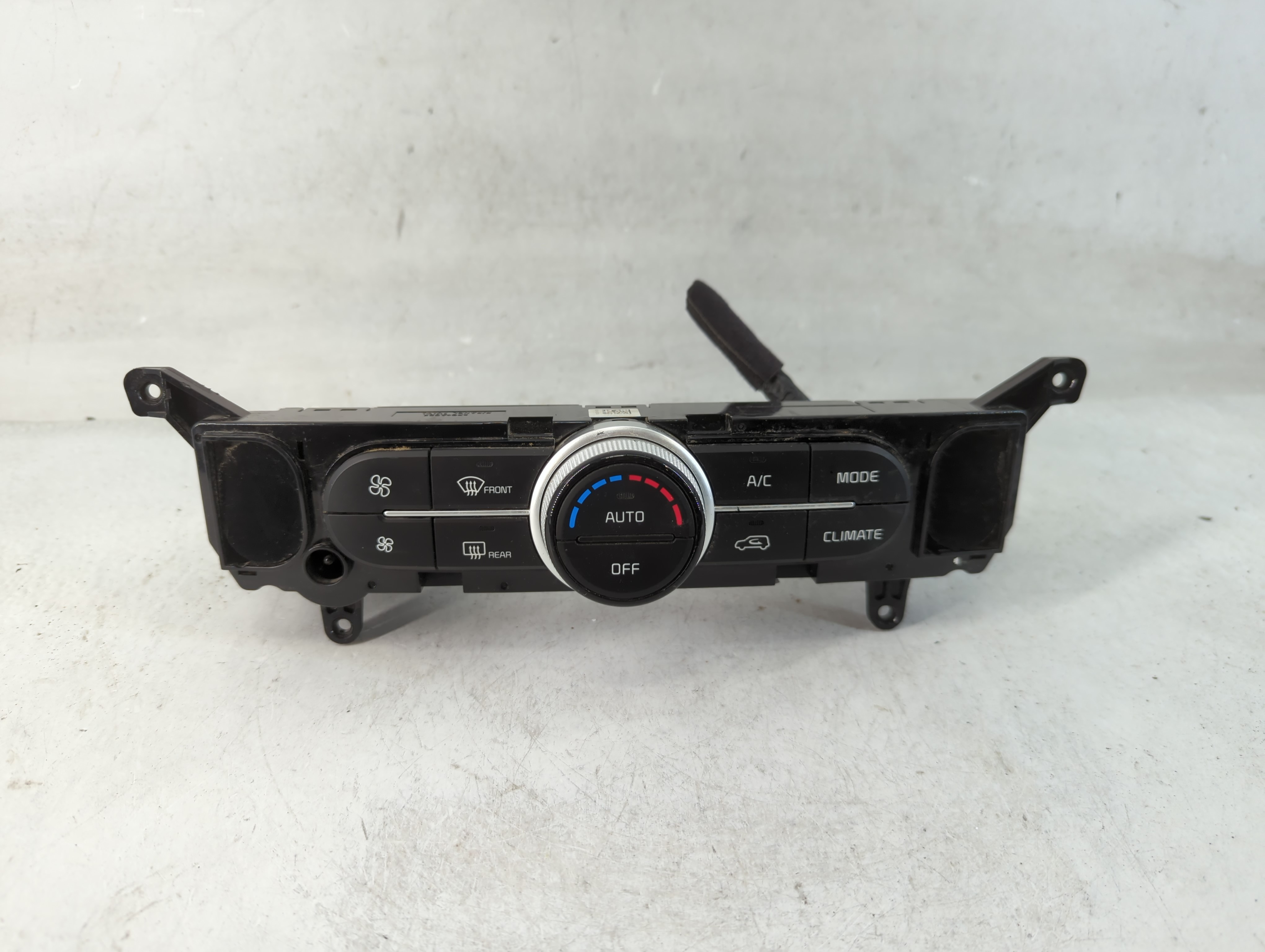 2017-2019 Kia Soul Ac Heater Climate Control 97250-b2gq1ca 838709 - Oemusedautoparts1.com