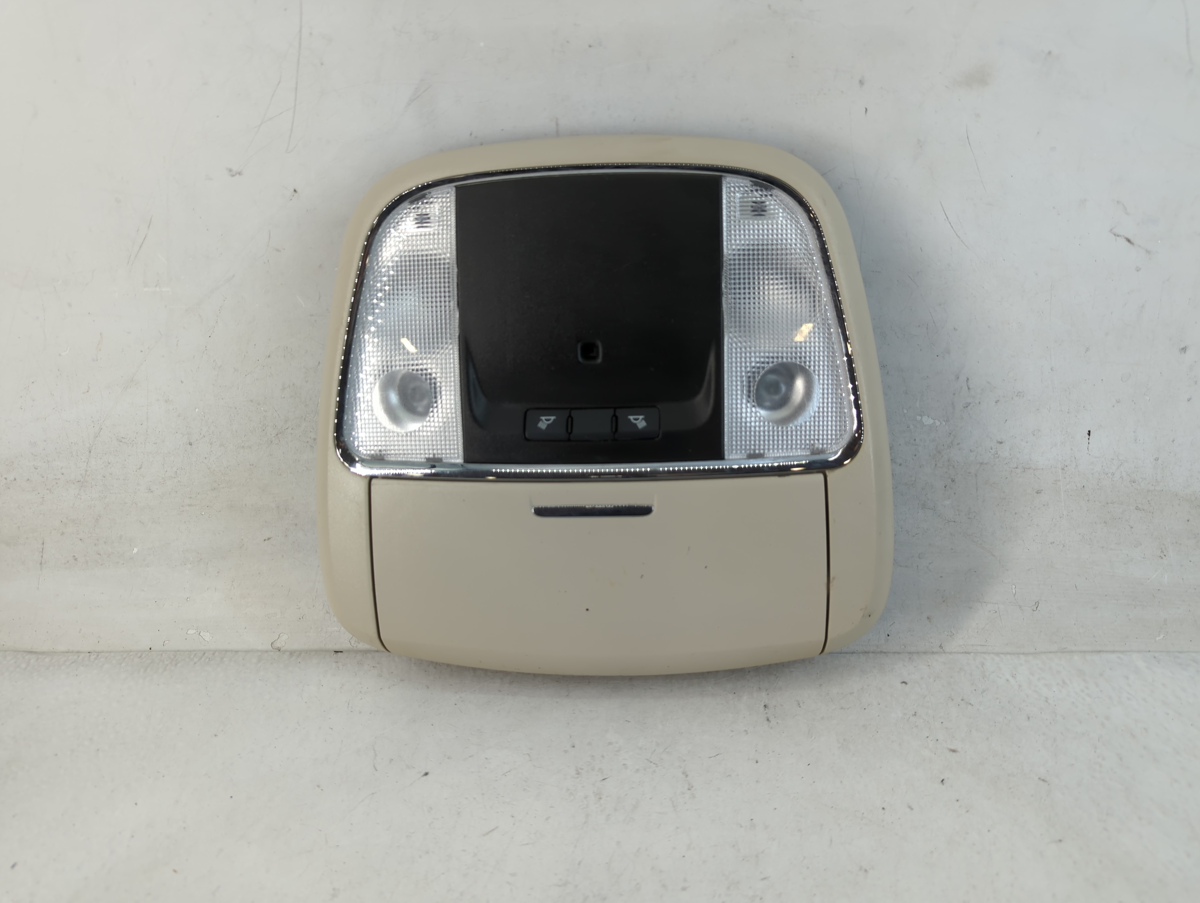 2020 Chrysler 300 Overhead Roof Console 838907 - Oemusedautoparts1.com