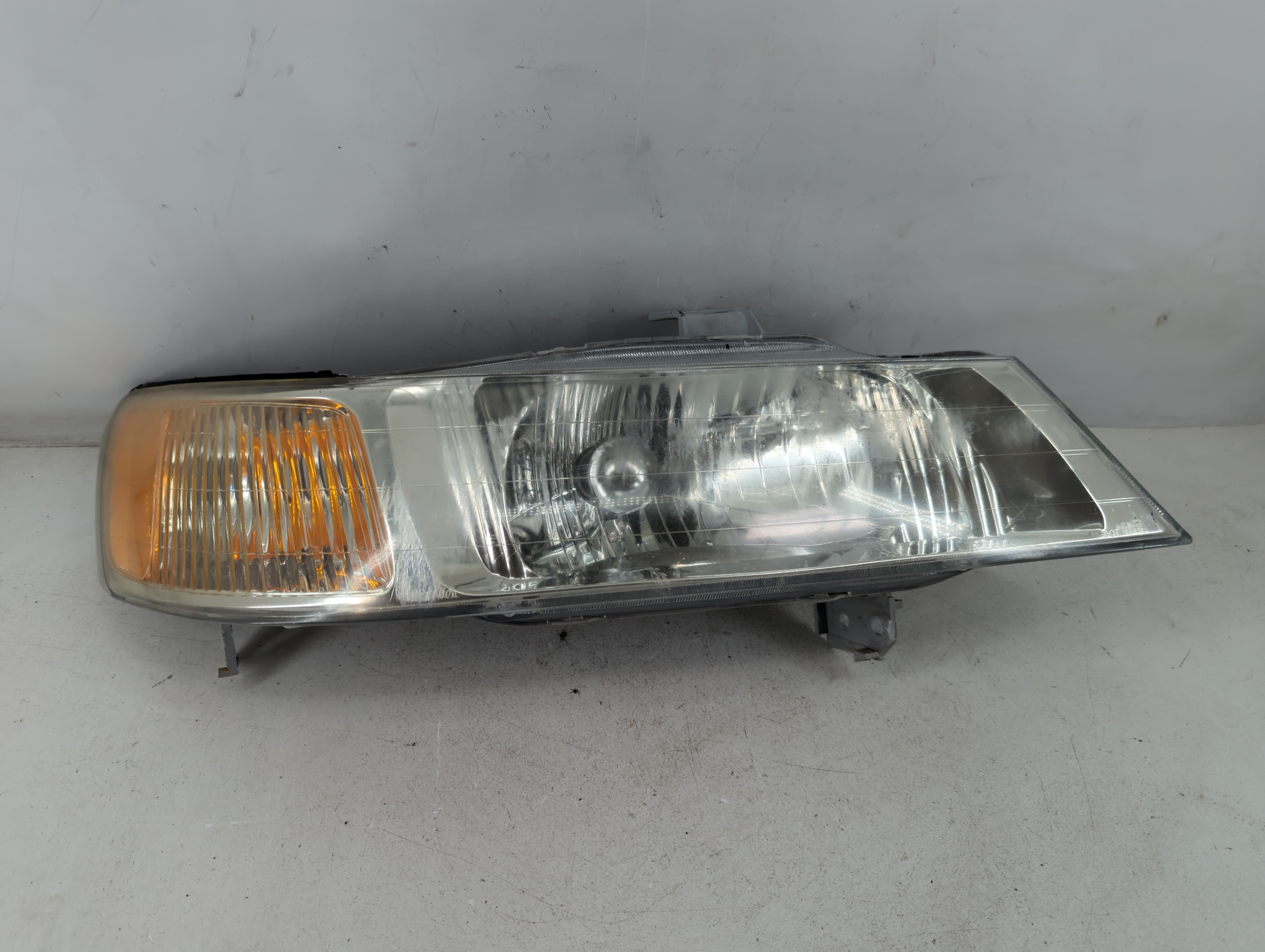 Picture of 1999-2004 Honda Odyssey Passenger Right Oem Head Light Headlight Lamp 838932