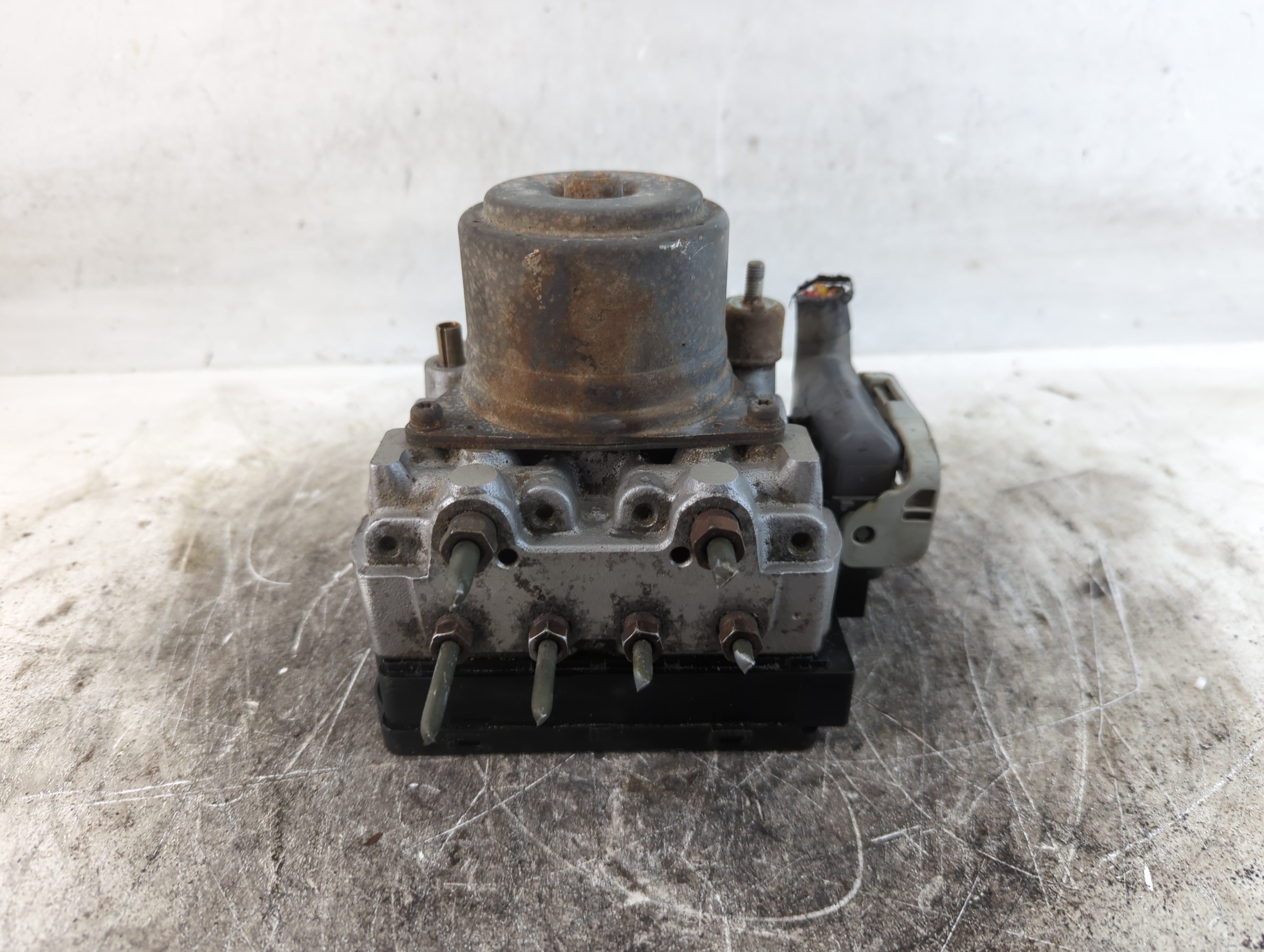 Picture of 1999-2004 Honda Odyssey Abs Pump Control Module 838935