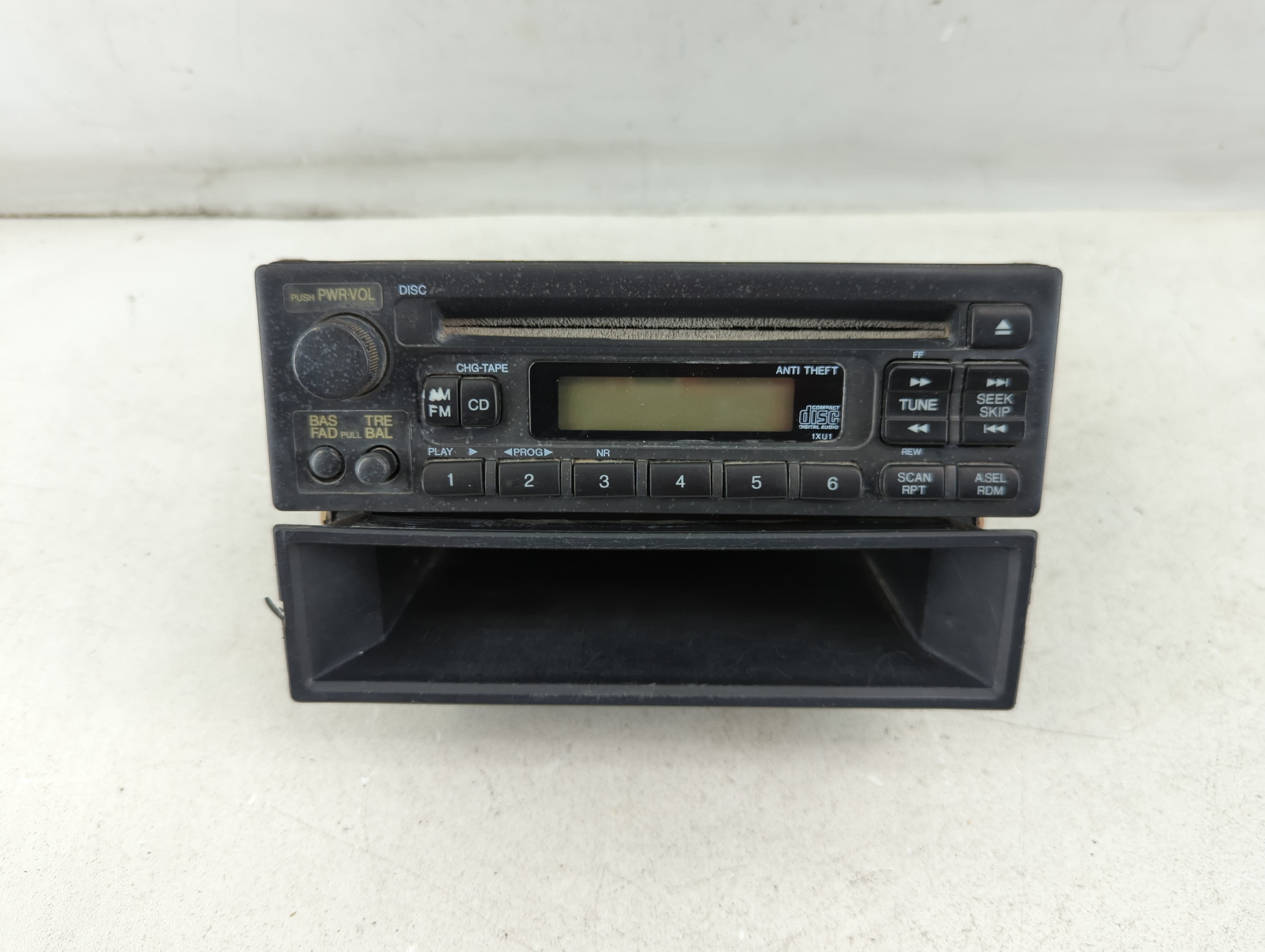 Picture of 2003-2004 Honda Odyssey Am Fm Cd Player Radio Receiver 838939