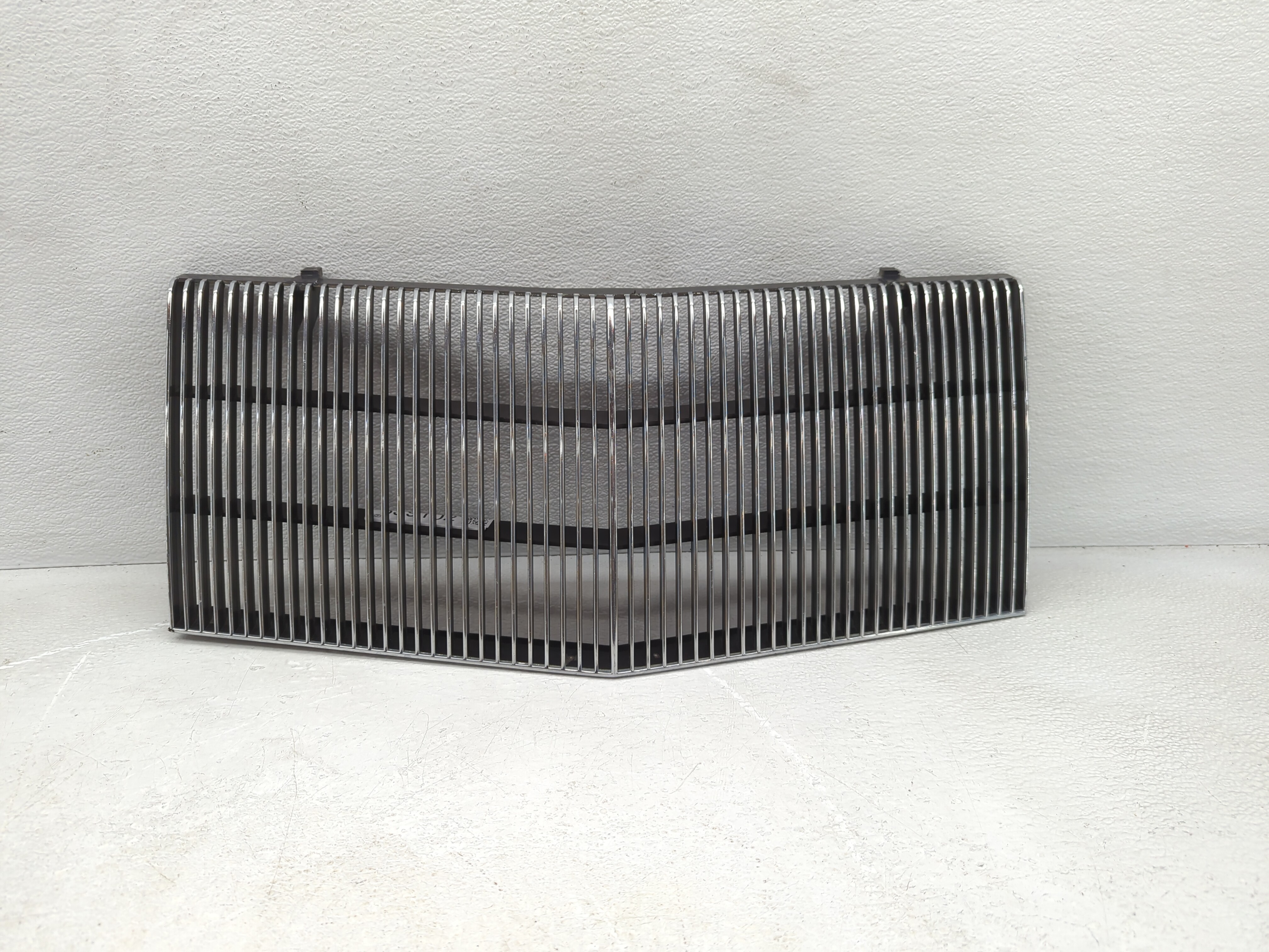 Picture of 1992 Chrysler Imperial Front Bumper Grille Cover 839102
