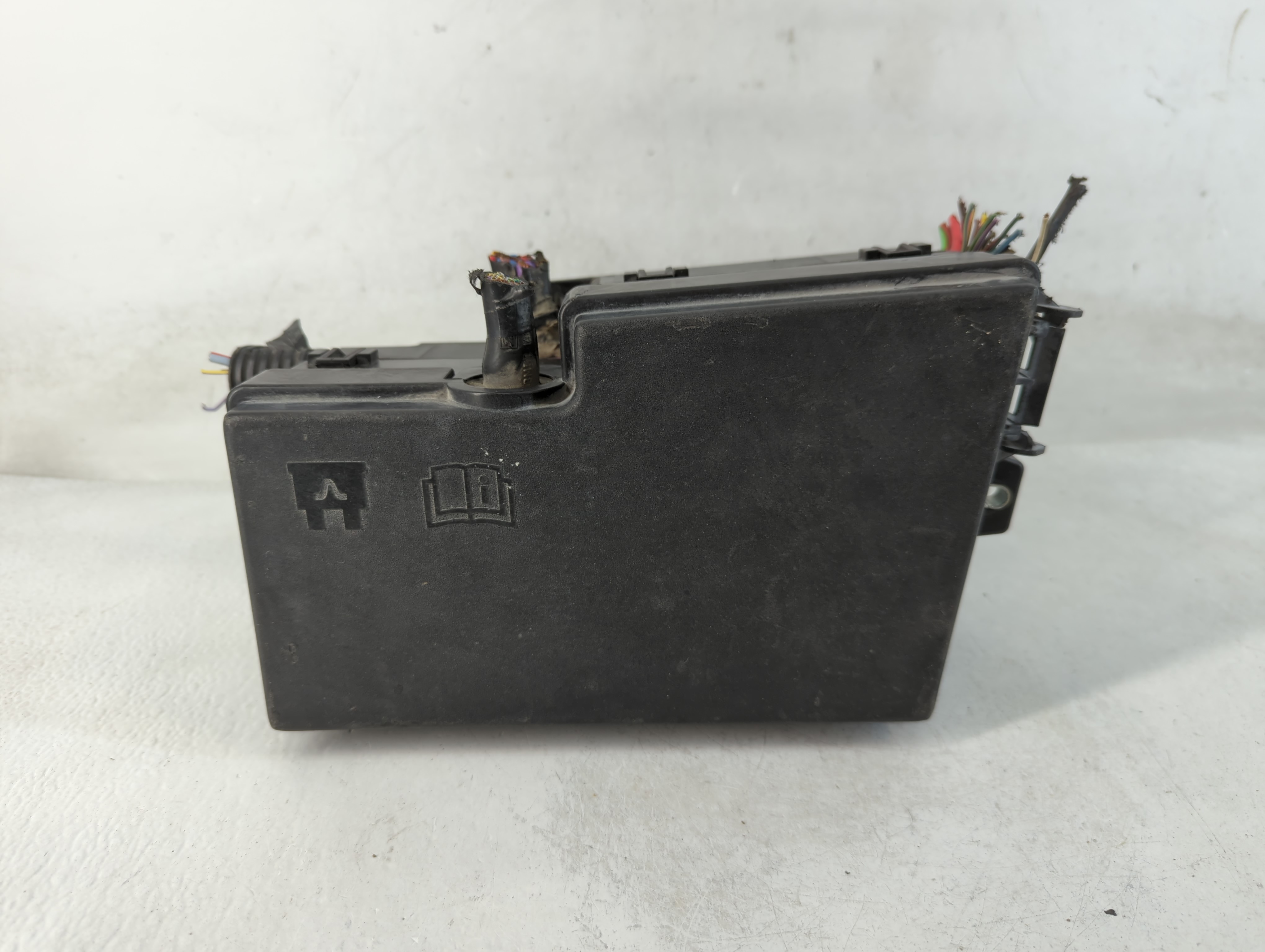 2013-2016 Ford Escape Fusebox Fuse Box Relay Module Av6t-14a067-ac 839210 - Oemusedautoparts1.com