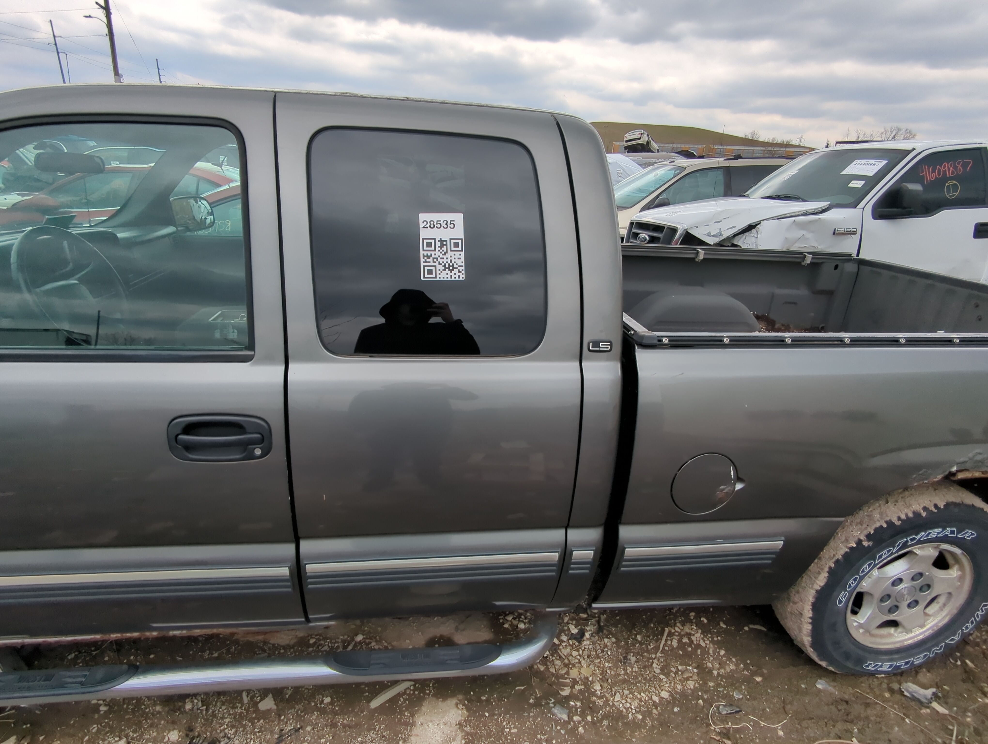 Picture of Chevrolet Silverado 1500 Pickup Driver Rear Door Oem 839995