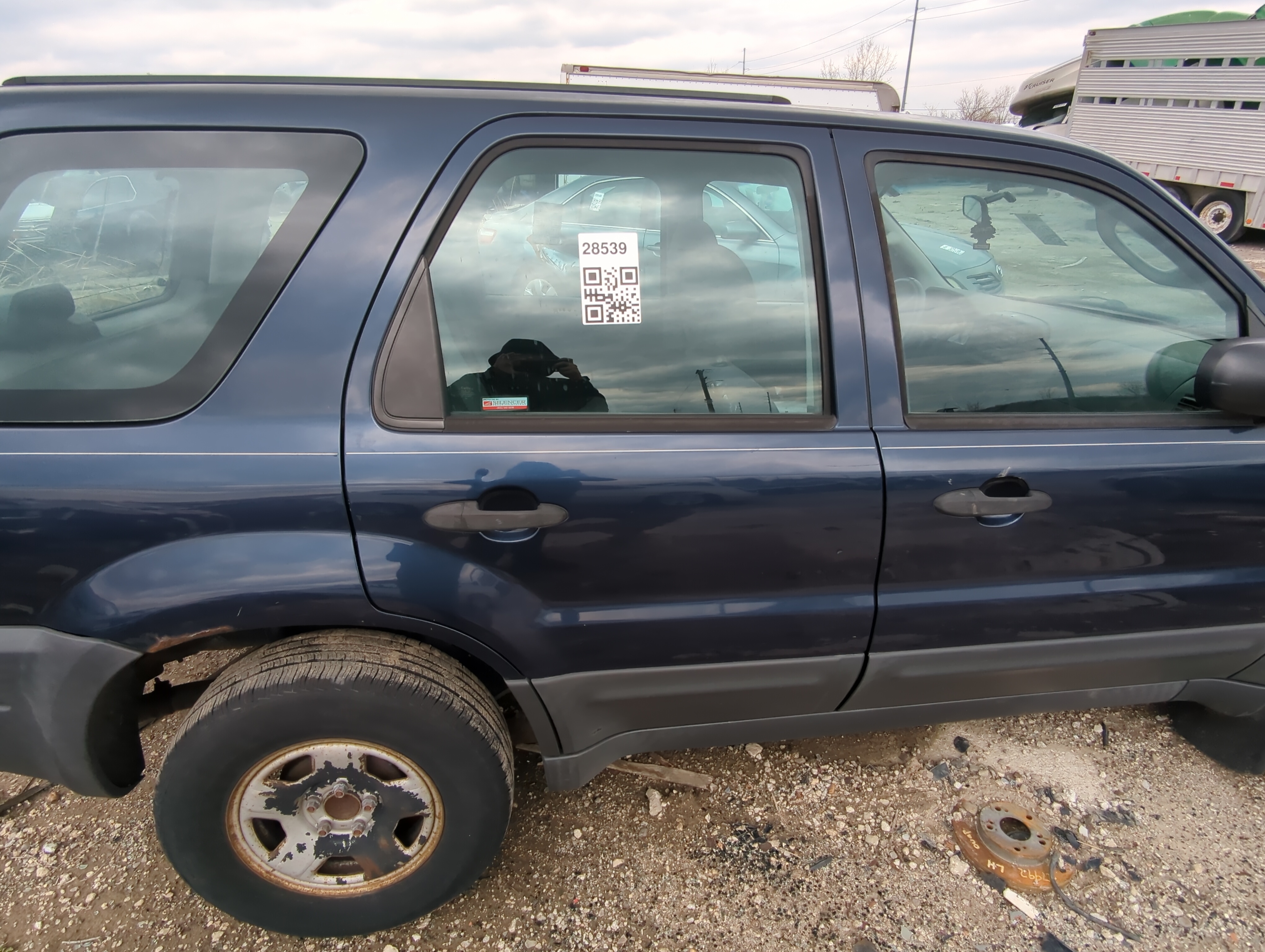 Picture of 2001-2007 Ford Escape Passenger Rear Door Oem 840151