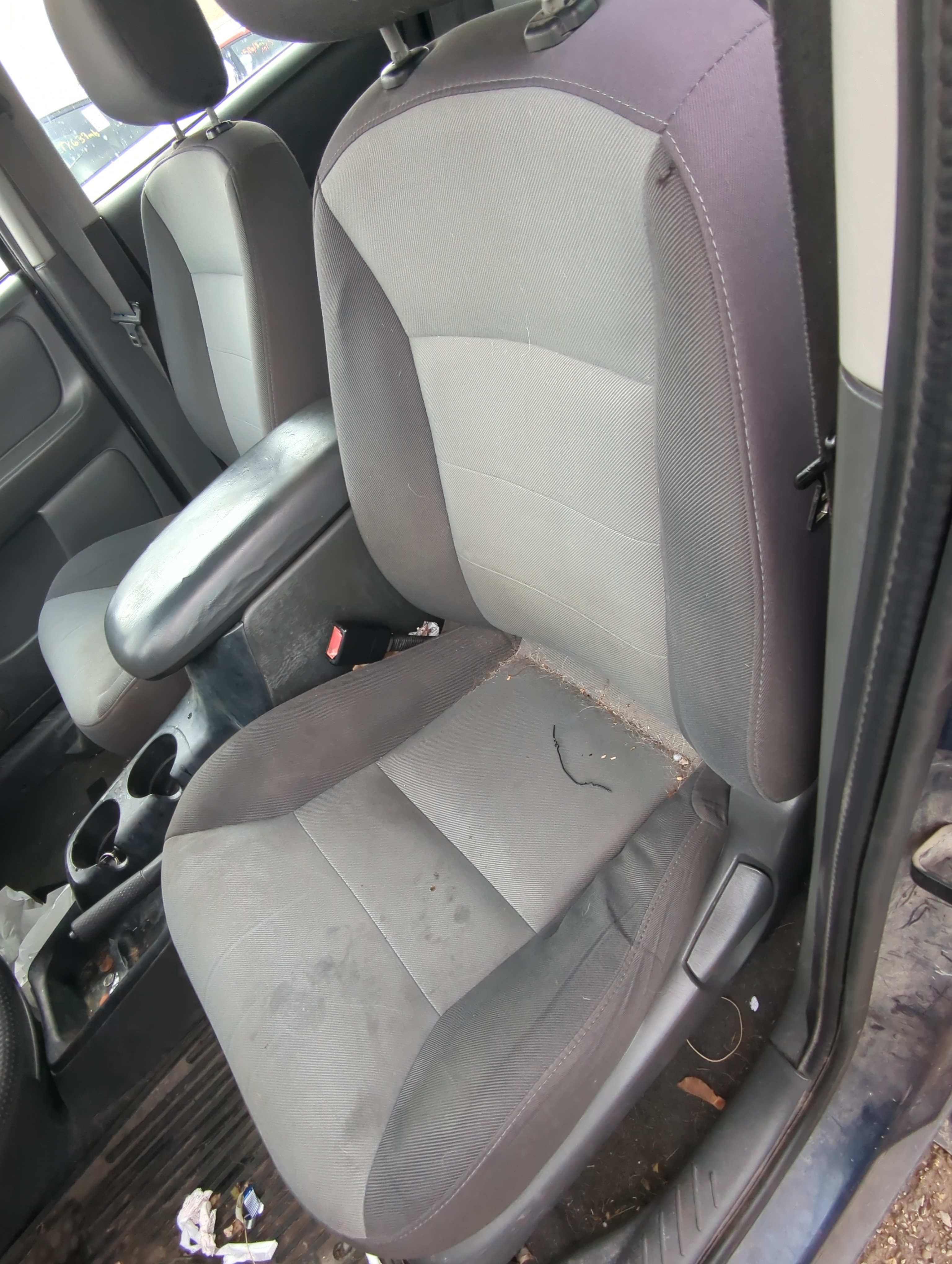Picture of 2001-2004 Ford Escape Driver Front Seat Oem 840166