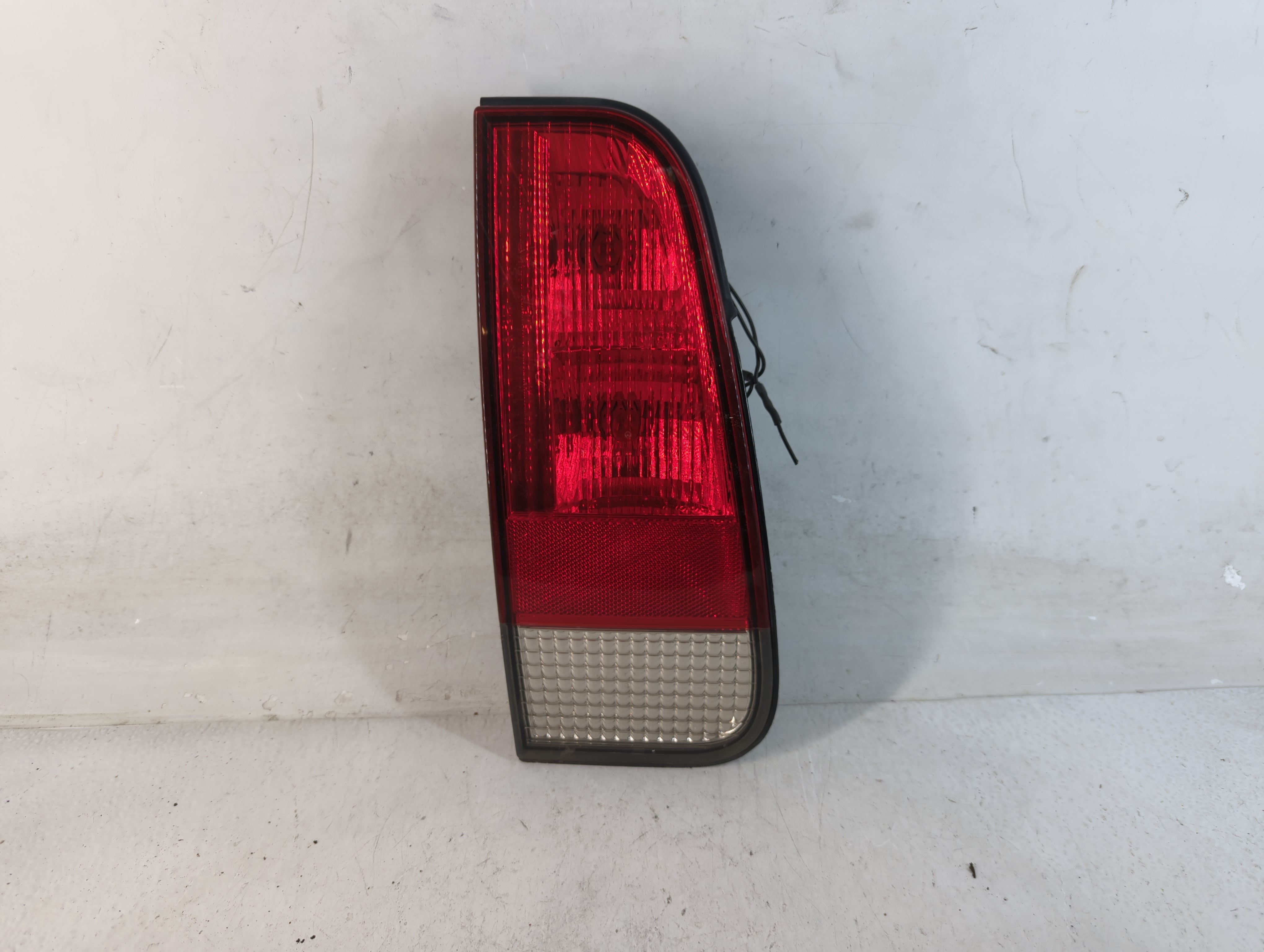 2003-2005 Lincoln Aviator Driver Left Side Tail Light Taillight Oem 840330 - Oemusedautoparts1.com