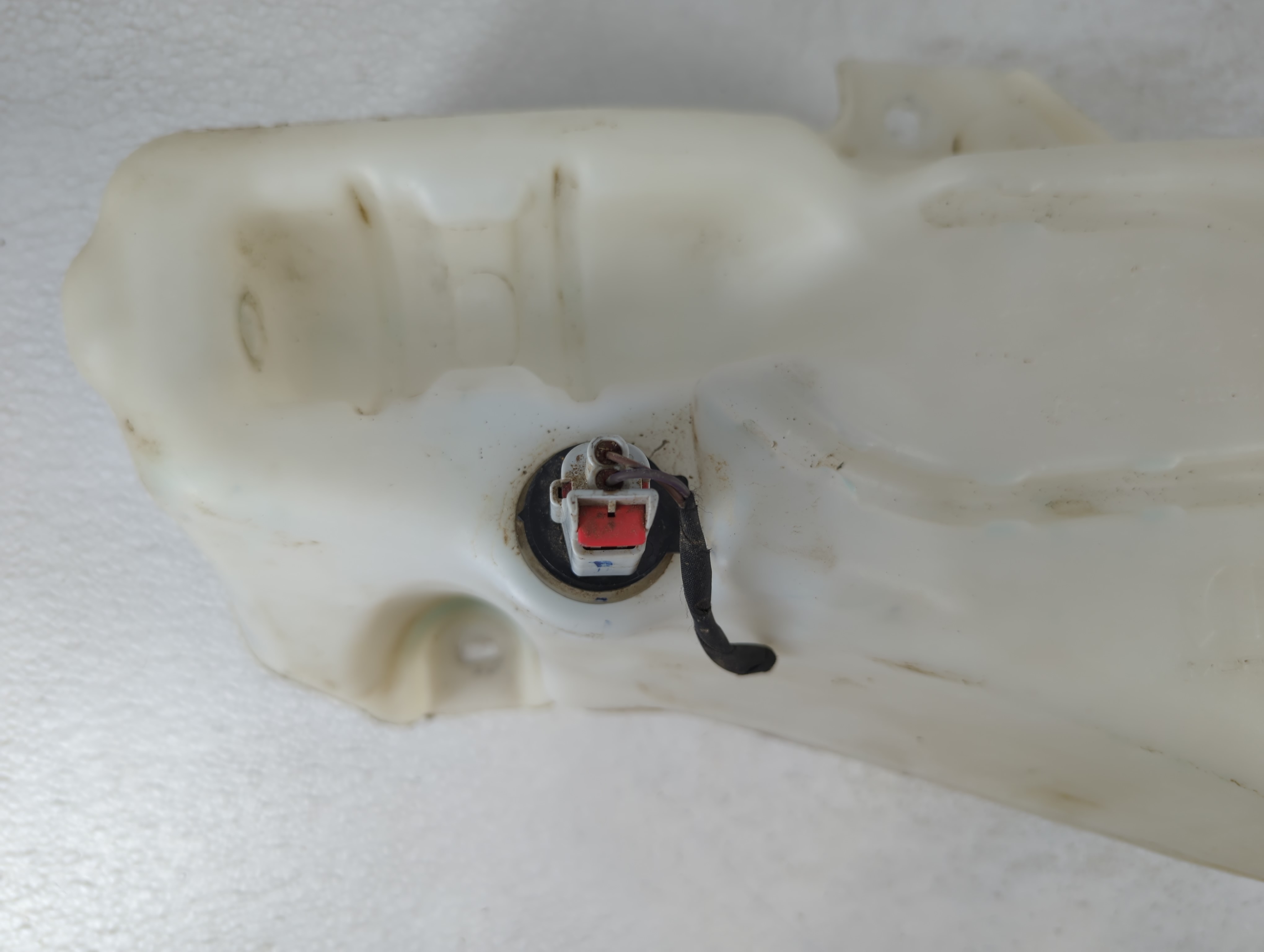 2022 Jeep Compass Windshield Washer Fluid Reservoir Bottle Oem 840626 - Oemusedautoparts1.com