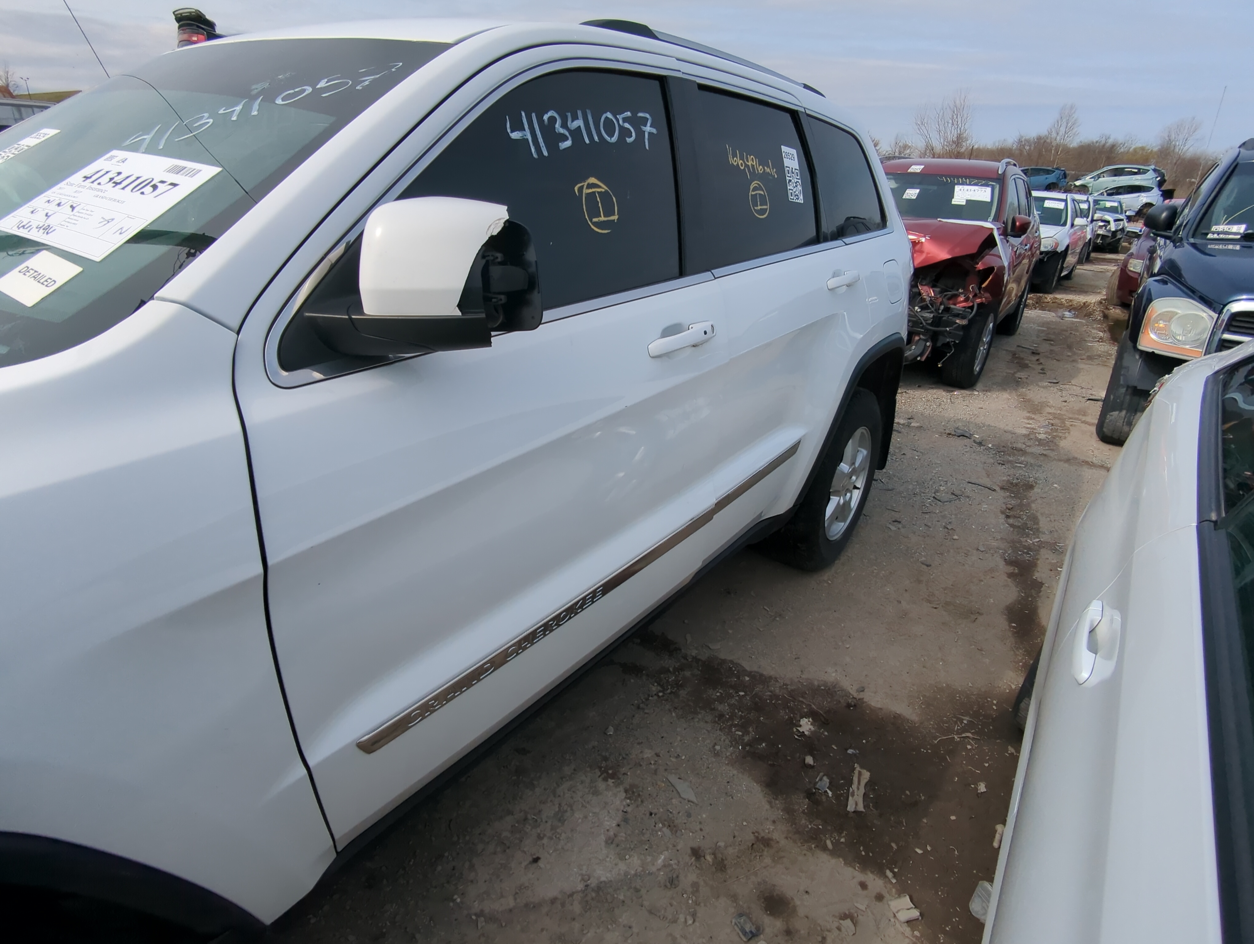 2011-2022 Jeep Grand Cherokee Driver Front Door Oem 840728 - Oemusedautoparts1.com