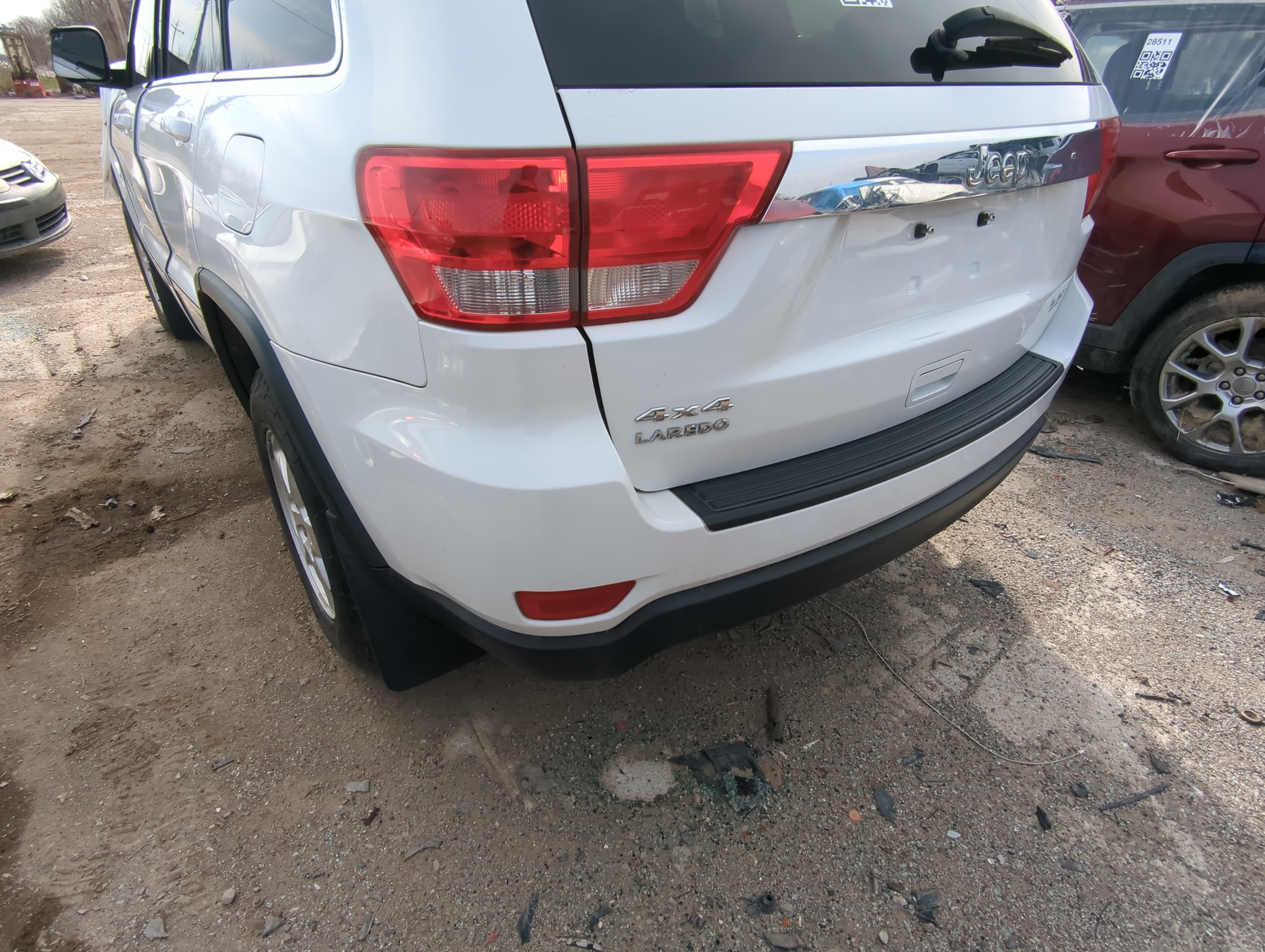 2011-2017 Jeep Grand Cherokee Rear Bumper Assembly Oem 840750 - Oemusedautoparts1.com