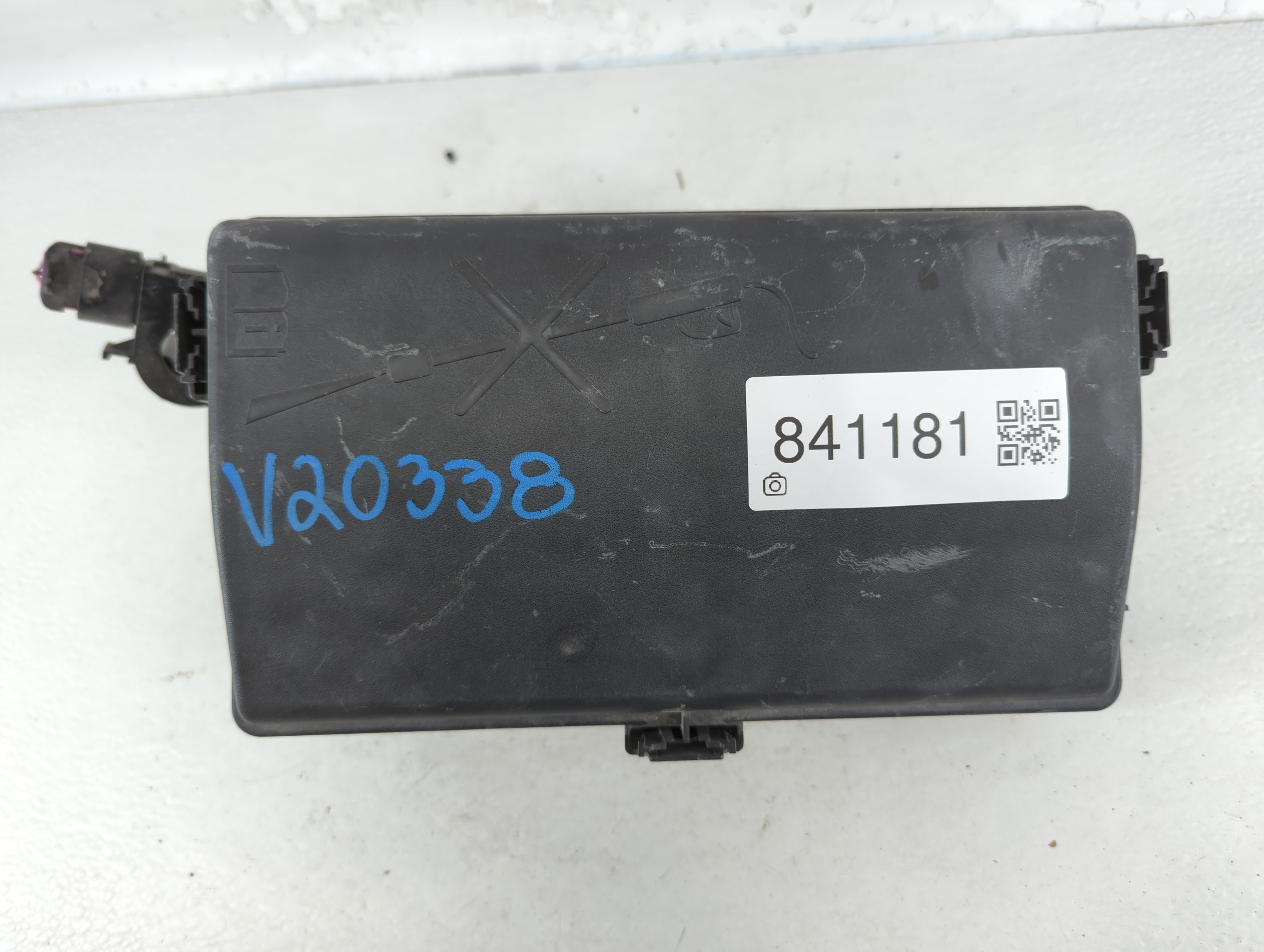 2010-2010 Buick Lacrosse Fusebox Fuse Box Relay Module 20831465_02 841181 - Oemusedautoparts1.com