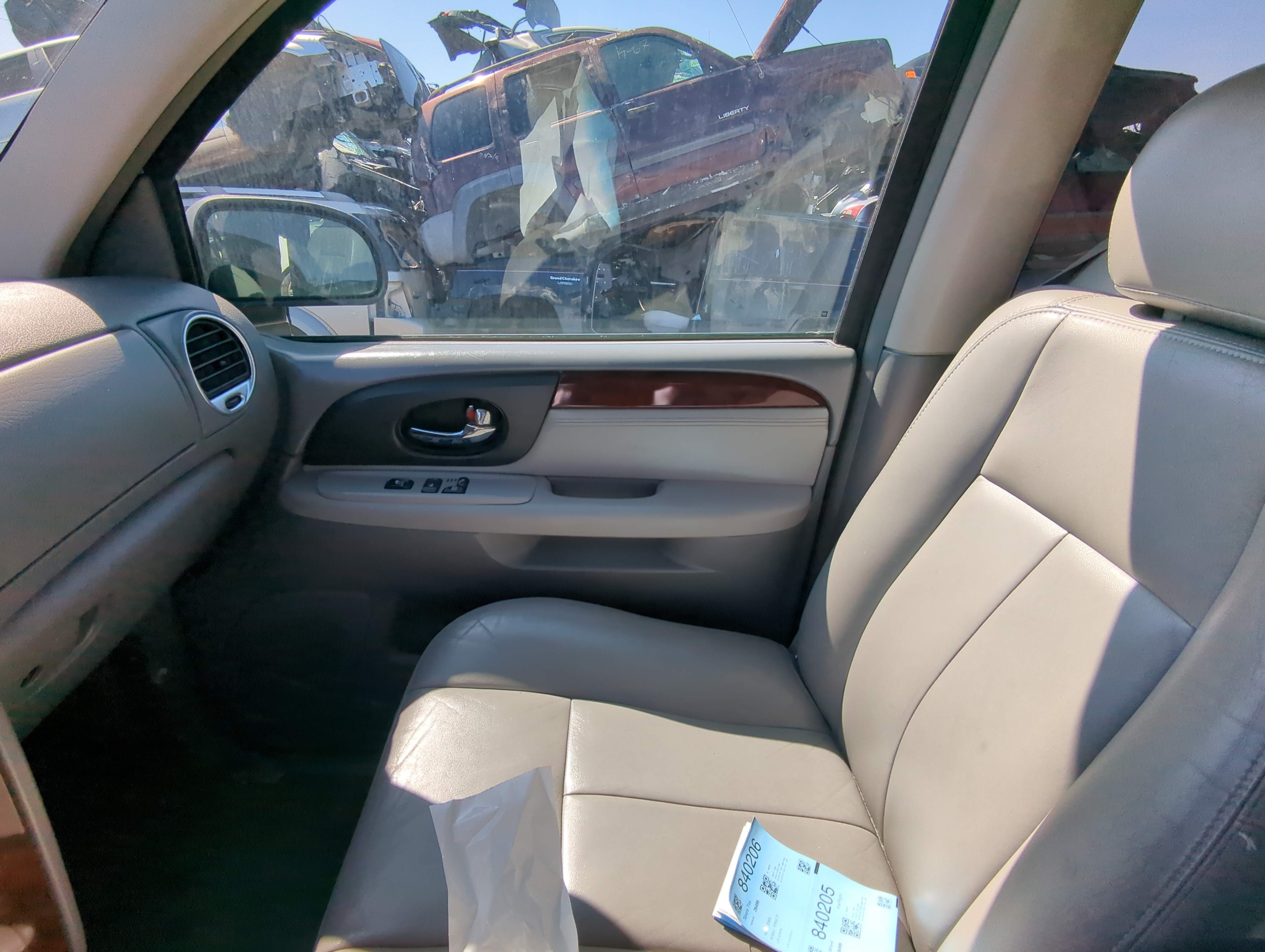 Picture of 2005 Gmc Envoy Front Right Passenger Interior Door Panel Trim 841311
