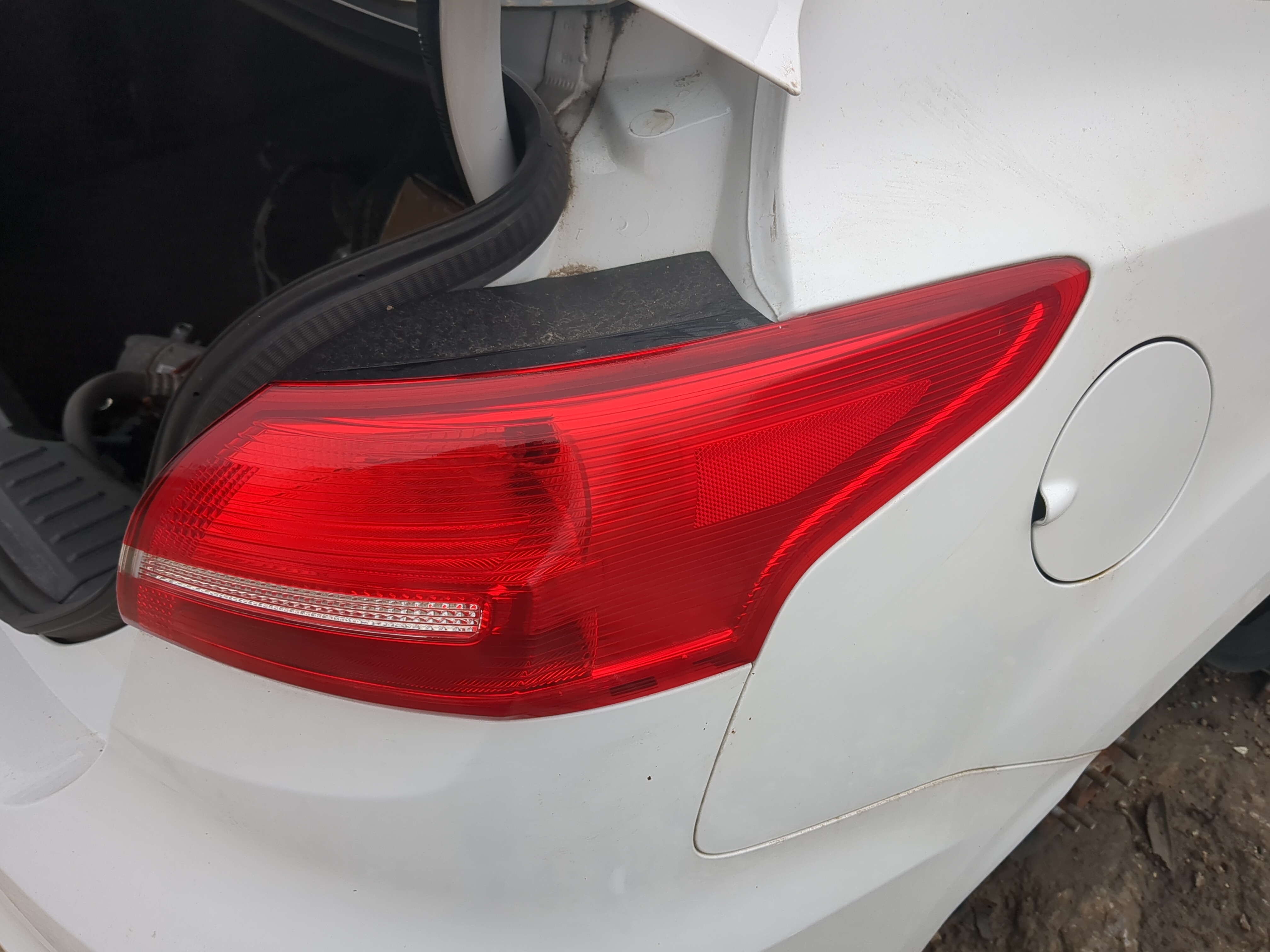 2015-2018 Ford Focus Passenger Right Side Tail Light Taillight Oem 841508 - Oemusedautoparts1.com