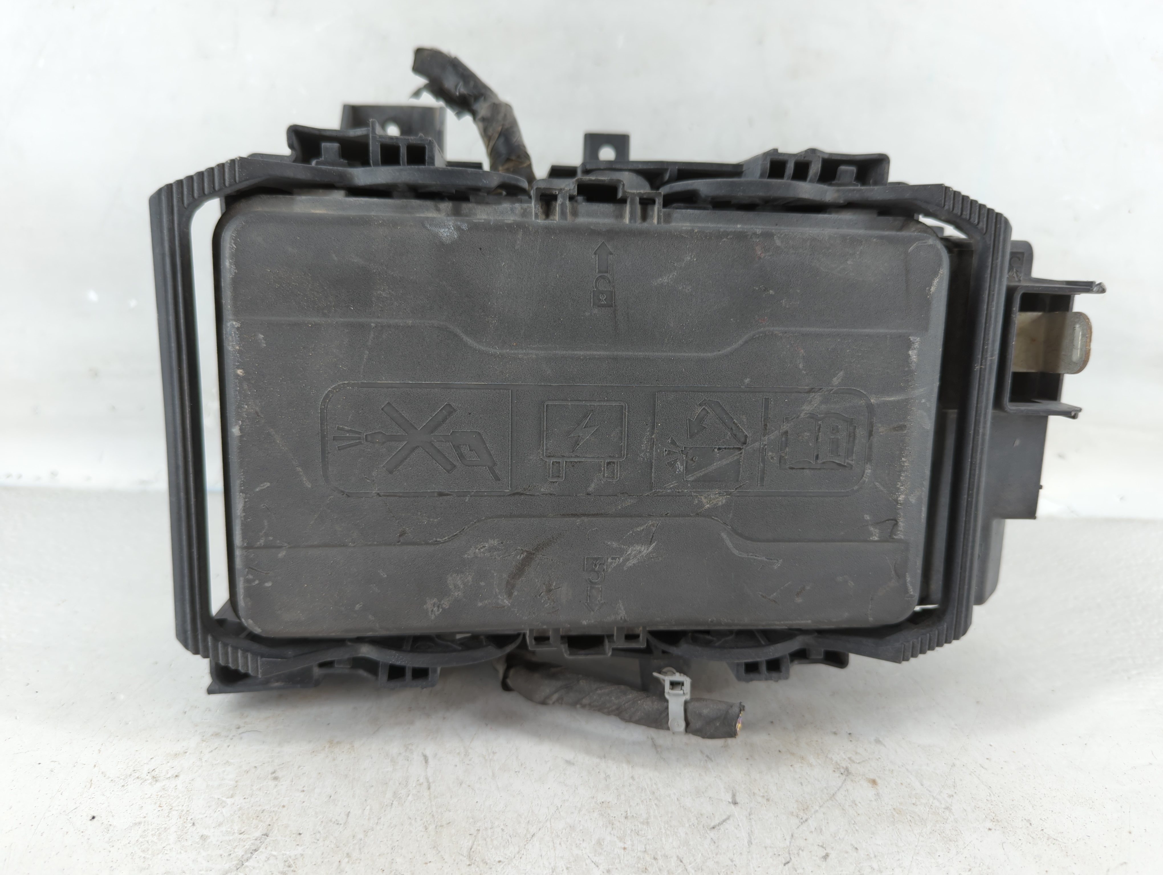 2016-2017 Chevrolet Malibu Fusebox Fuse Box Relay Module 23411475 841878 - Oemusedautoparts1.com