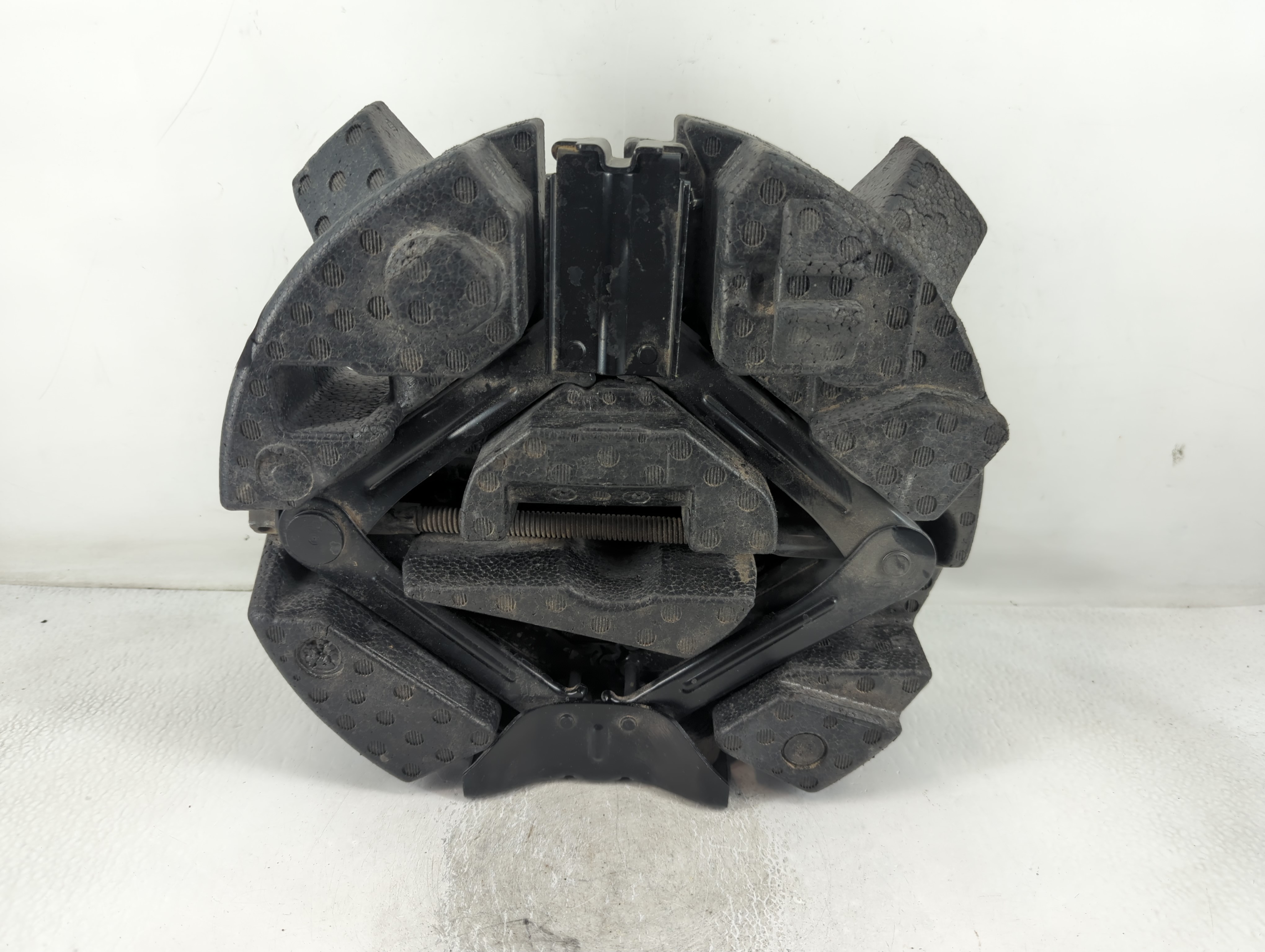 2013 Ford Escape Spare Scissor Car Jack 842082 - Oemusedautoparts1.com
