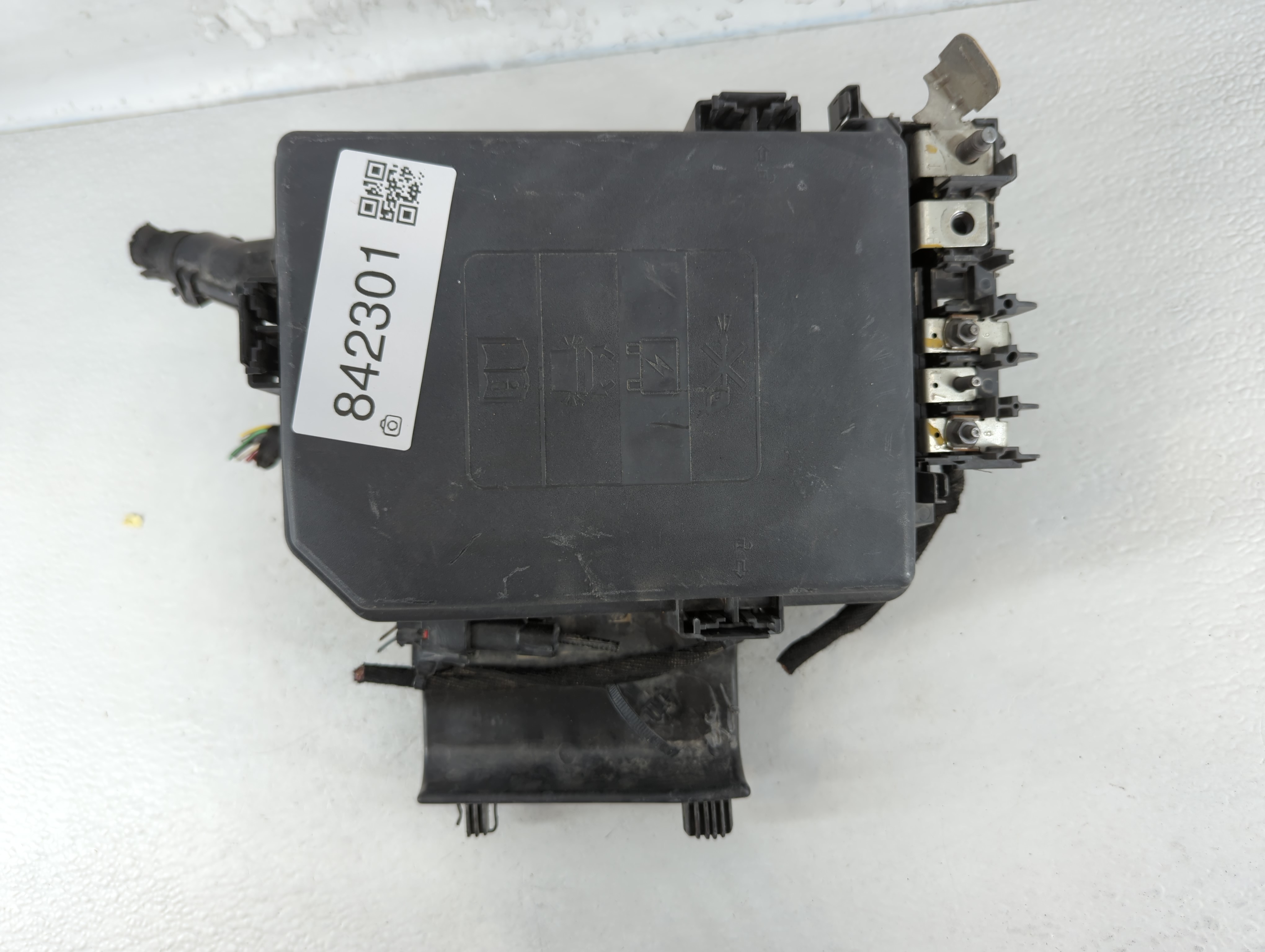 2019-2019 Chevrolet Cruze Fusebox Fuse Box Relay Module 42571924 842301 - Oemusedautoparts1.com