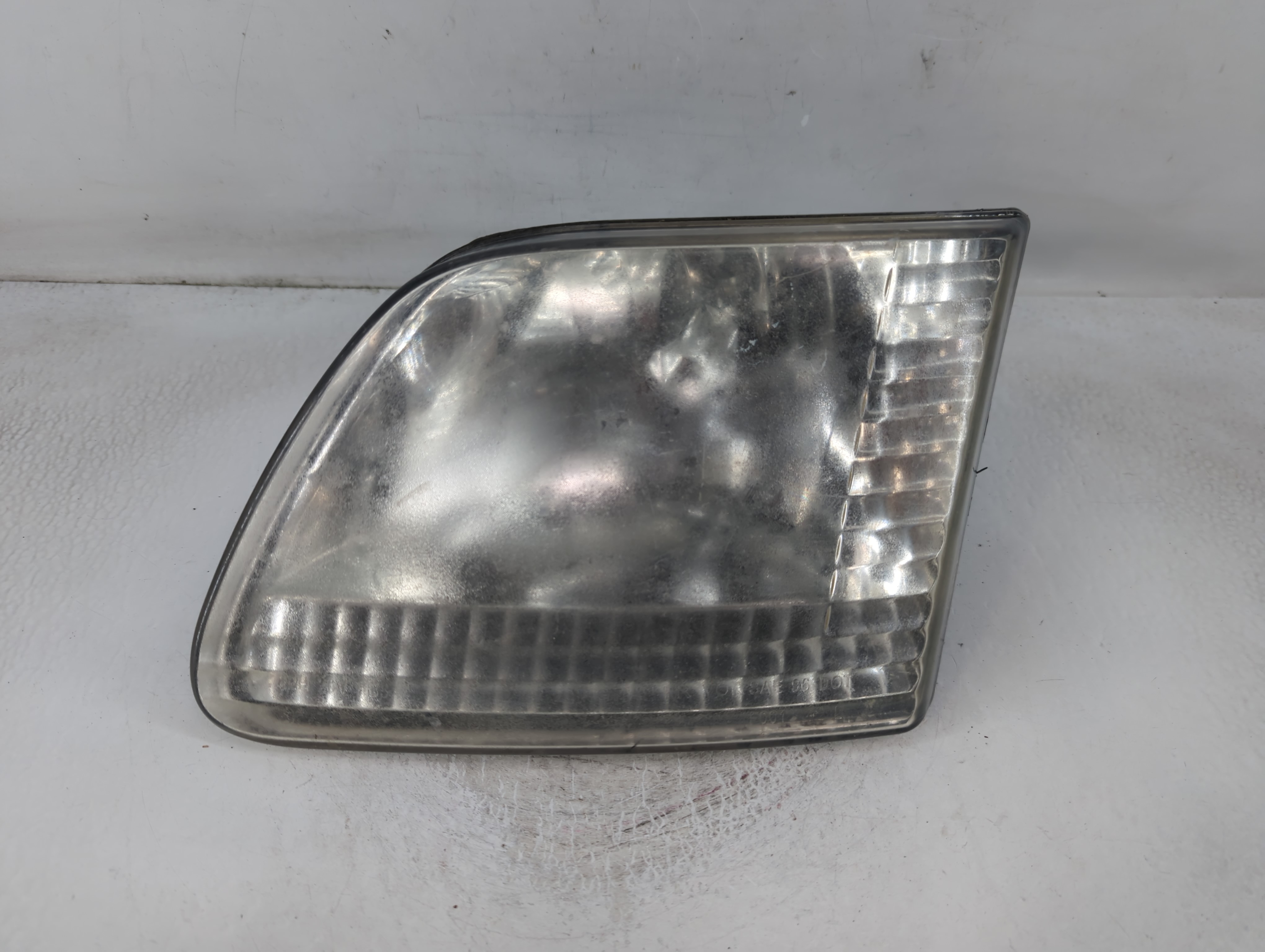 2003 Ford F-150 Driver Left Oem Head Light Headlight Lamp 842307 - Oemusedautoparts1.com