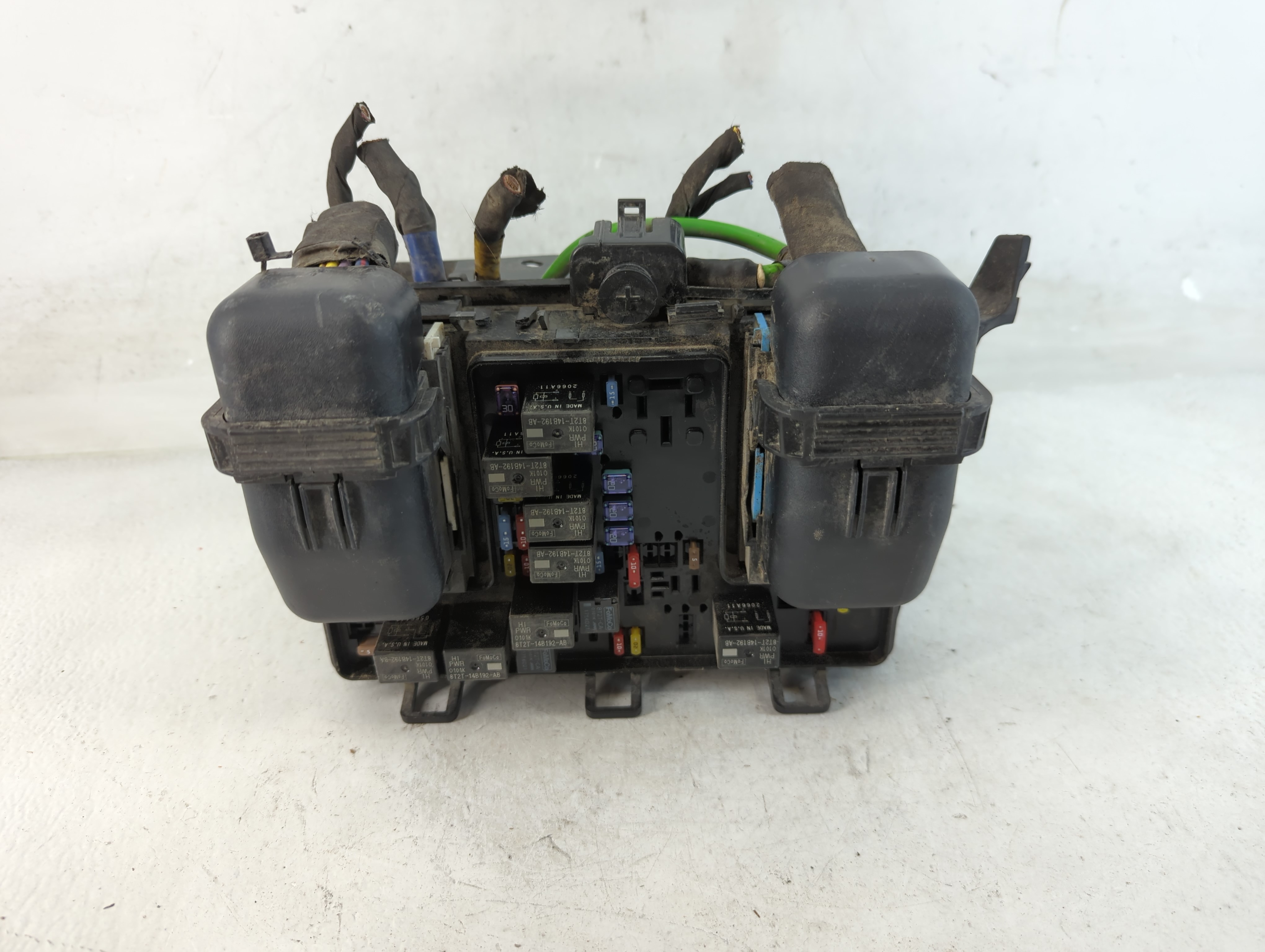 2017-2020 Ford Fusion Fusebox Fuse Box Relay Module G2gt14a075aa 842369 - Oemusedautoparts1.com