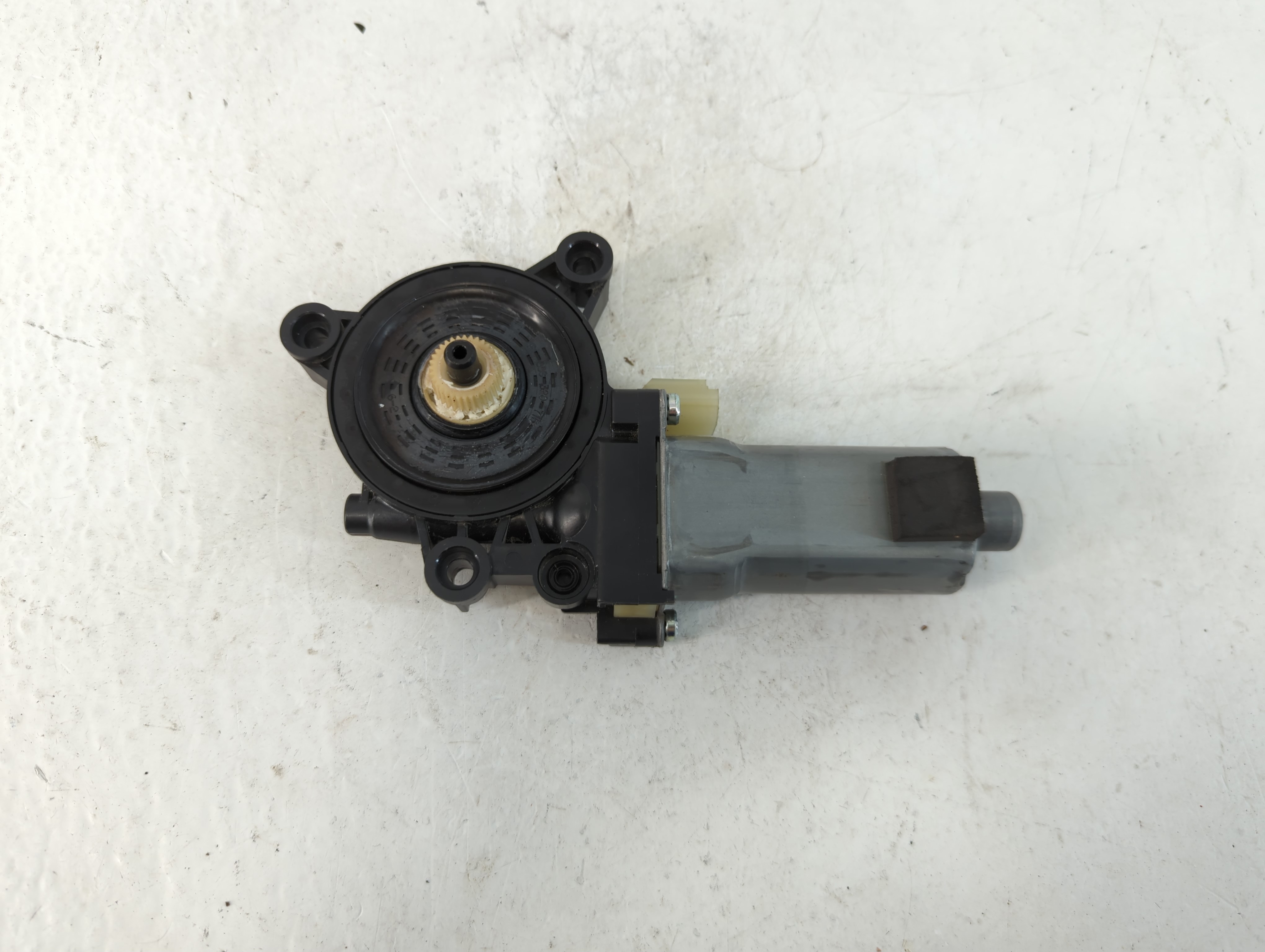 2011-2016 Hyundai Elantra Passenger Front Right Power Window Motor 842471 - Oemusedautoparts1.com
