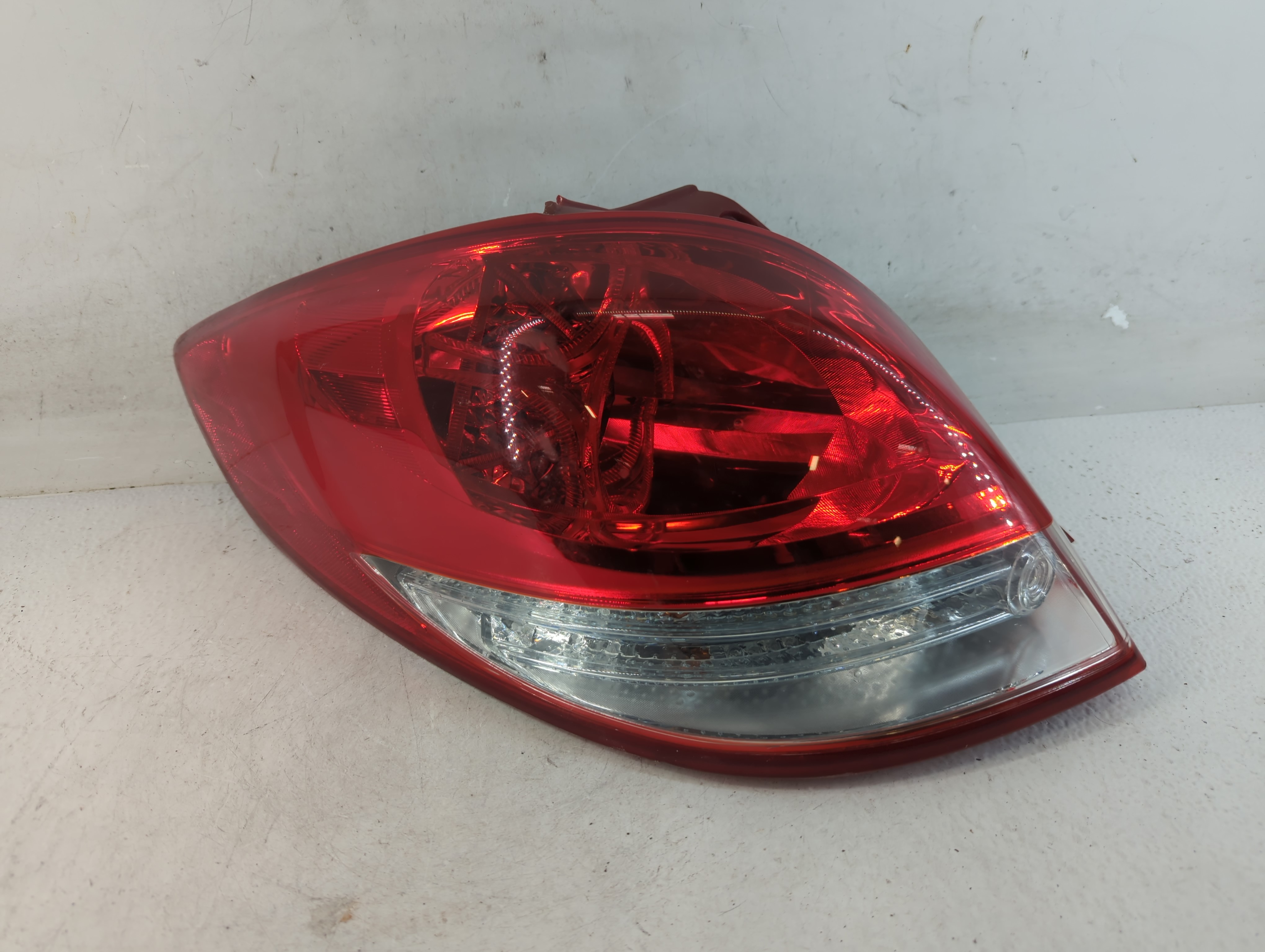 Picture of 2012-2017 Hyundai Veloster Driver Left Side Tail Light Taillight Oem 842958