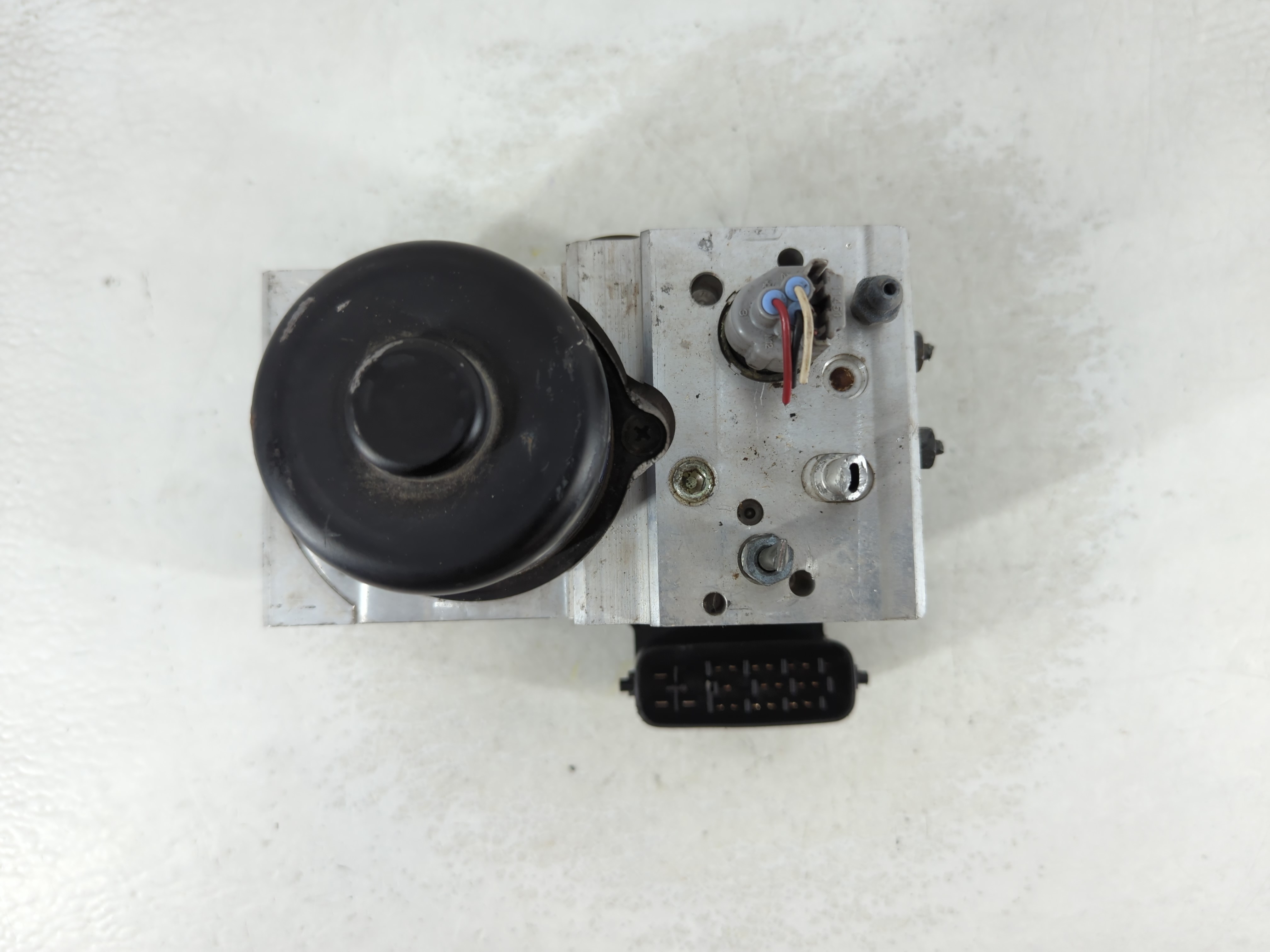 2001-2004 Lexus Ls430 Abs Pump Control Module 843031 - Oemusedautoparts1.com