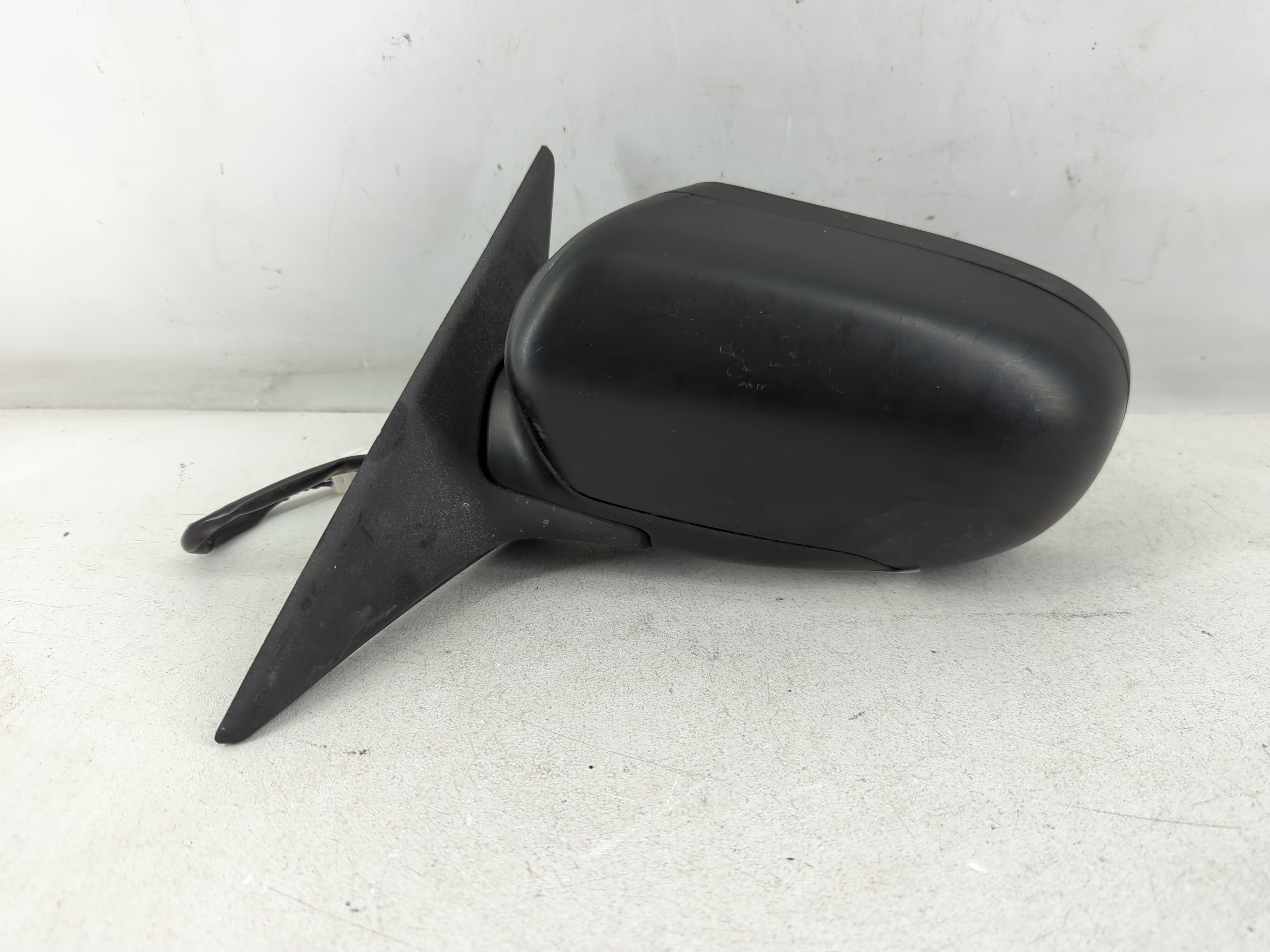 Picture of 2005-2009 Subaru Legacy Driver Left Side View Manual Door Mirror Black 843160