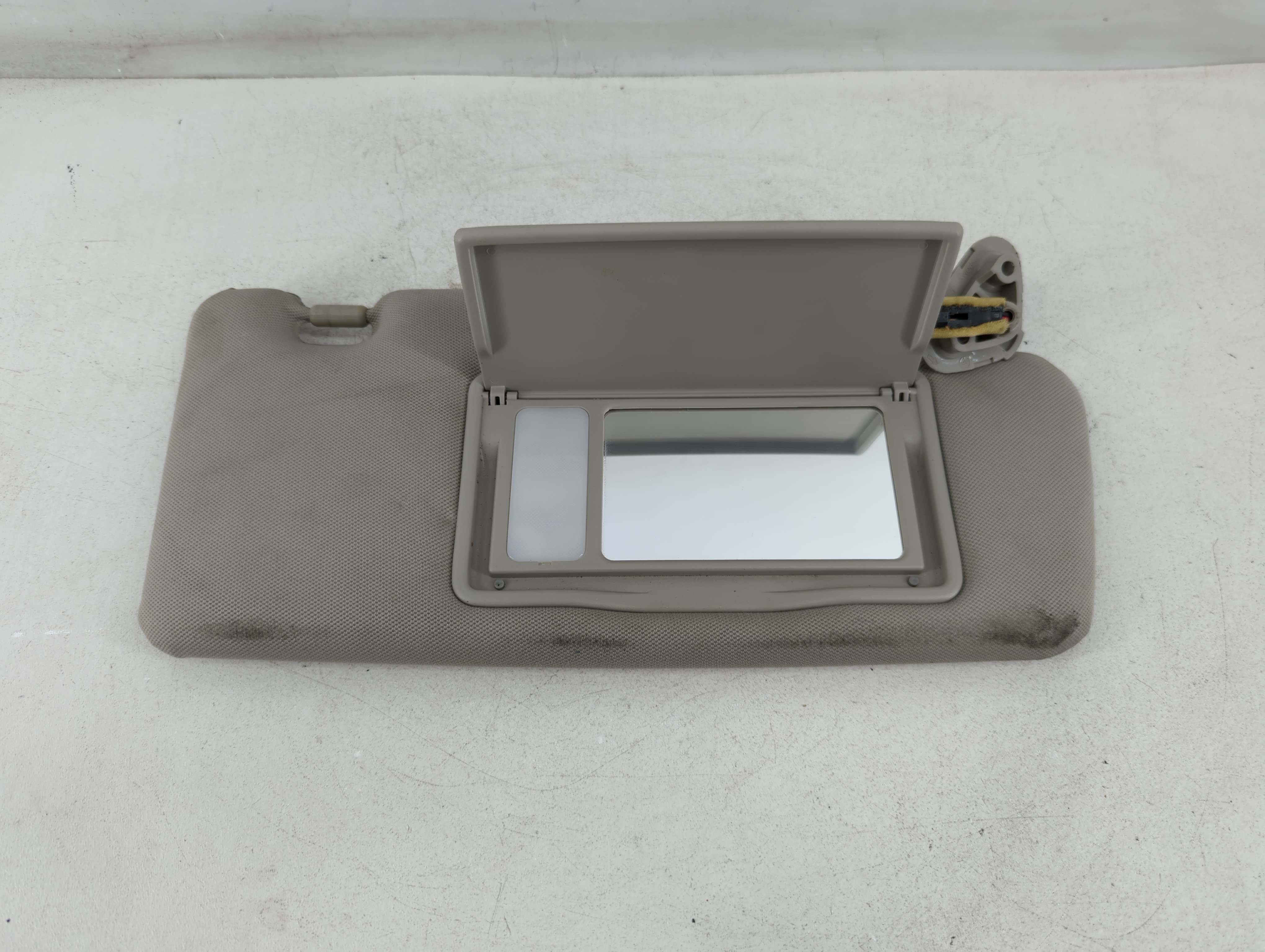 2006-2009 Subaru Legacy Passenger Sun Visor Mirror Right Sunvisor 843168 - Oemusedautoparts1.com