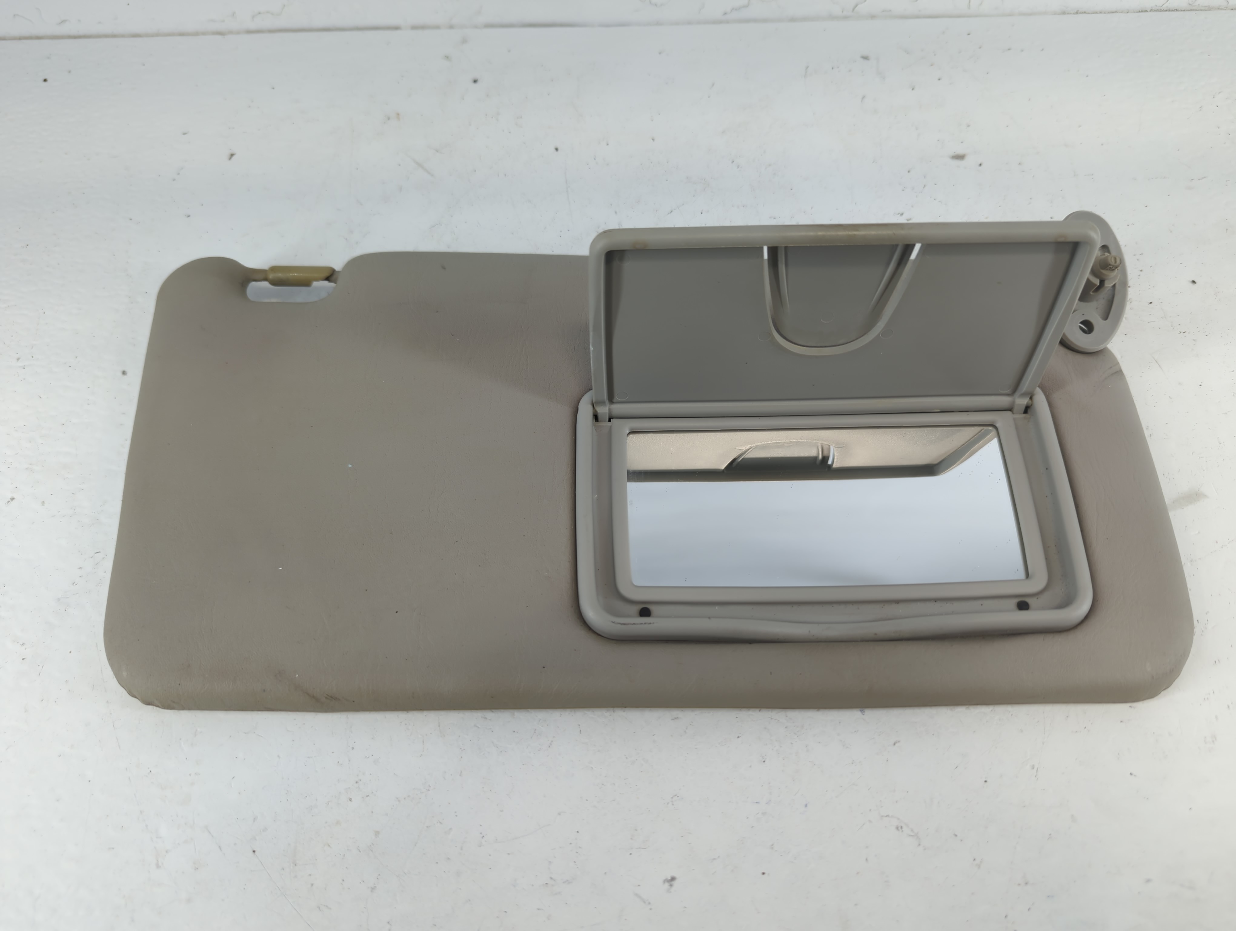 2007-2013 Suzuki Sx4 Passenger Sun Visor Mirror Right Sunvisor 843240 - Oemusedautoparts1.com